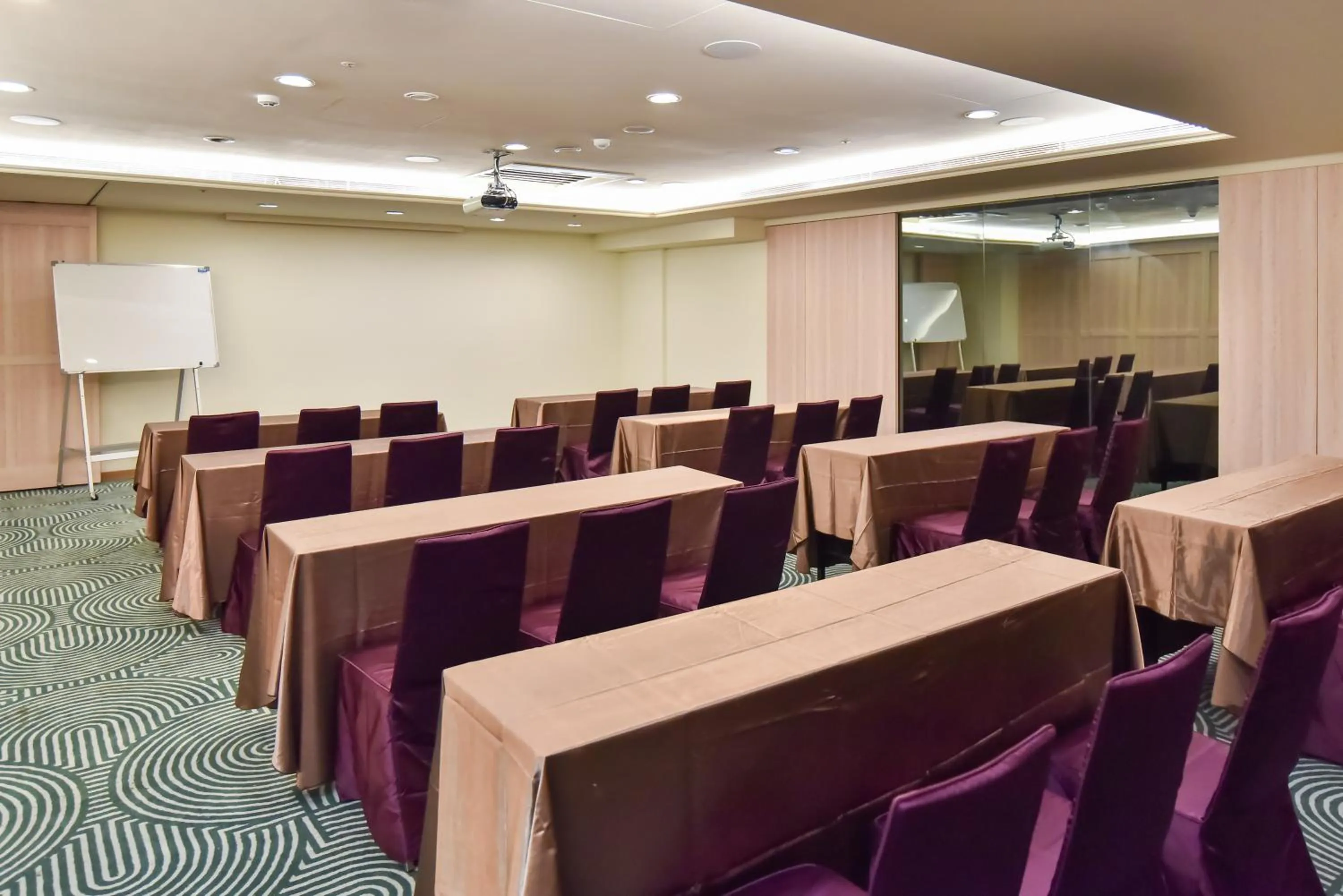 Holiday Inn Express Taipei Train Station by IHG