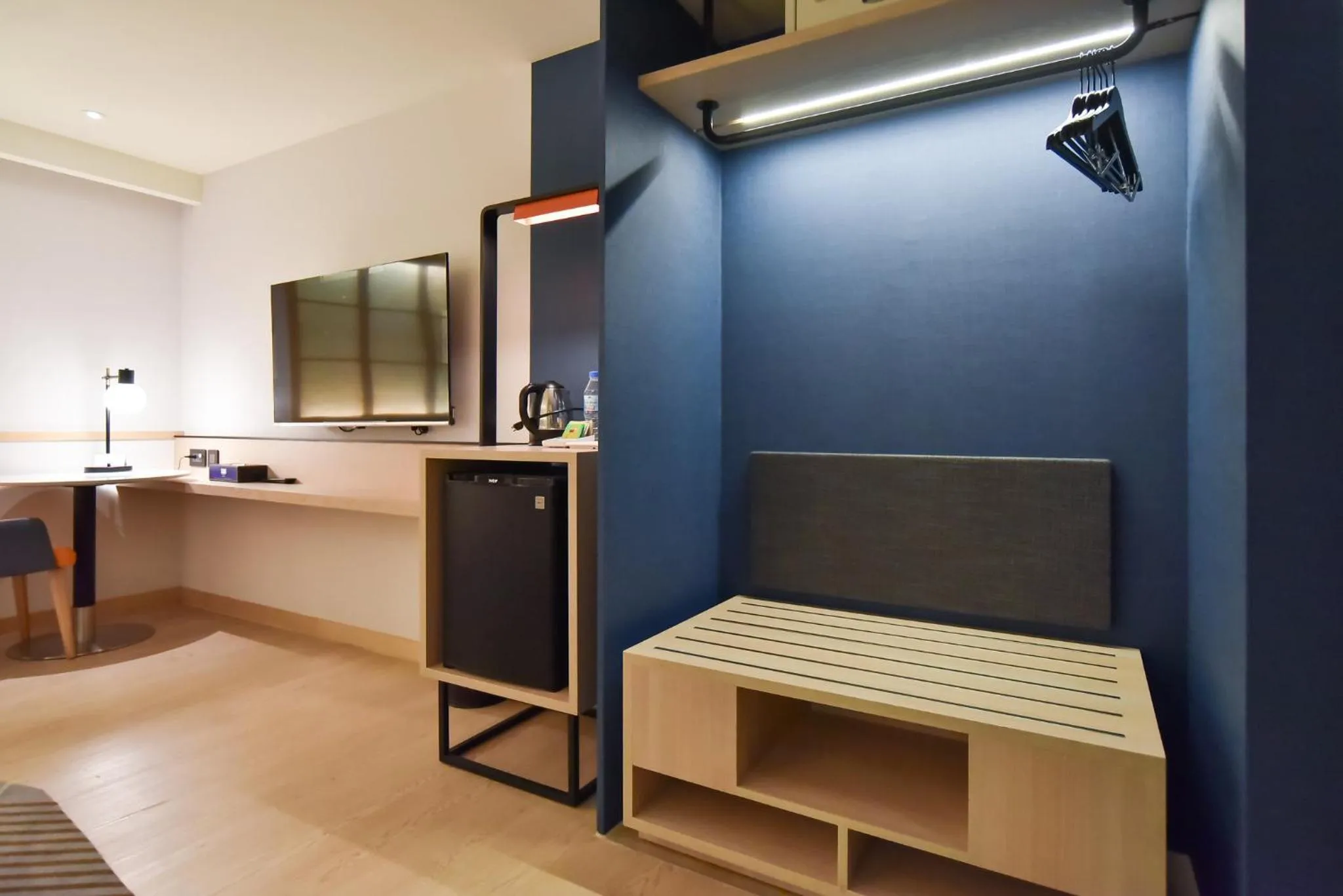 Photo of the whole room in Holiday Inn Express Taipei Train Station by IHG