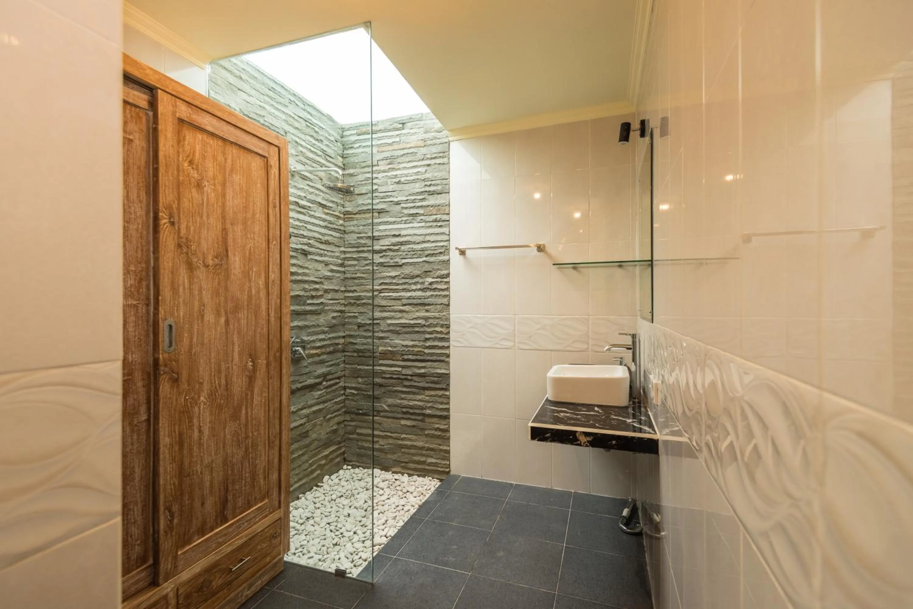 Shower in Secret Bunutan Ubud Villa