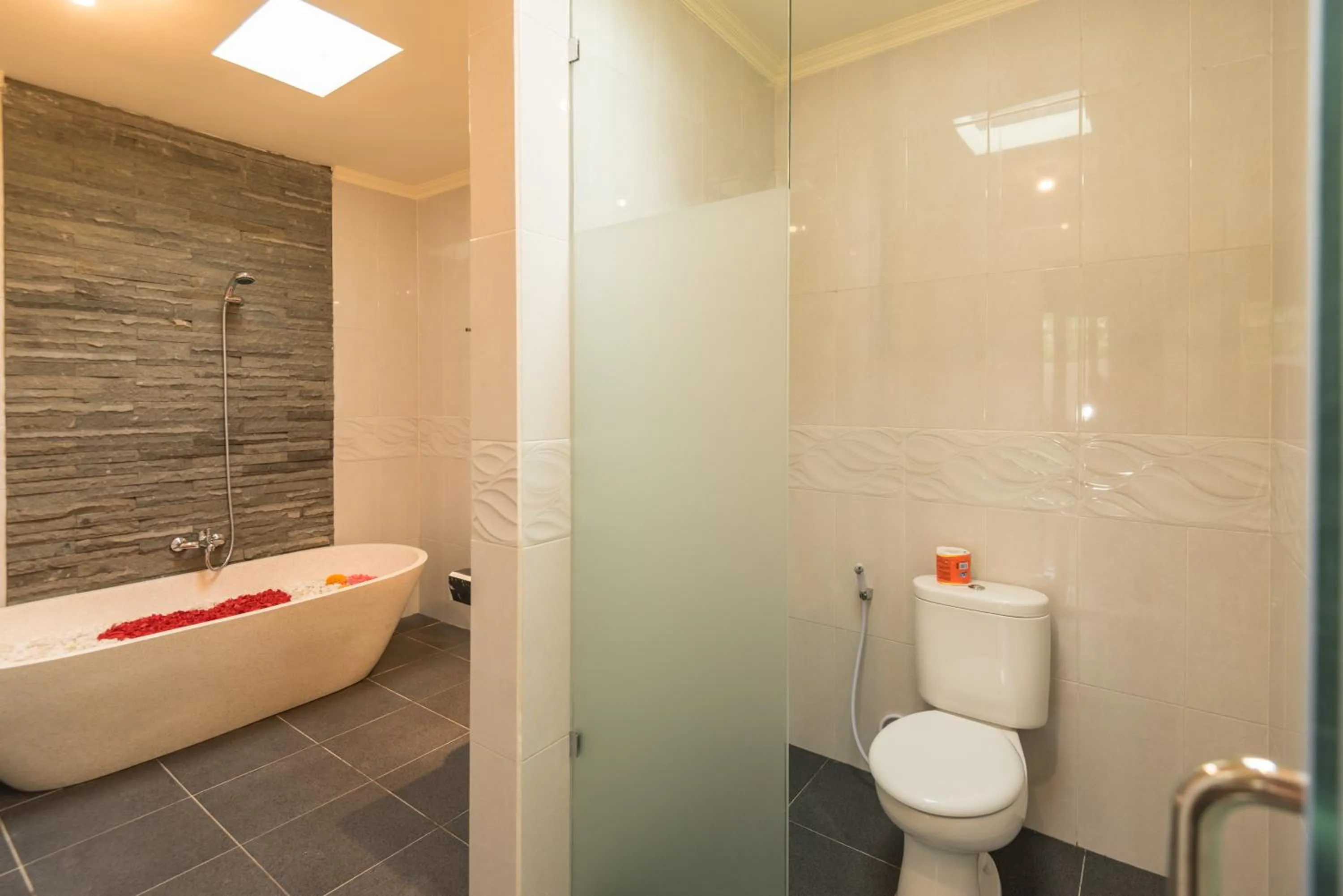 Shower in Secret Bunutan Ubud Villa