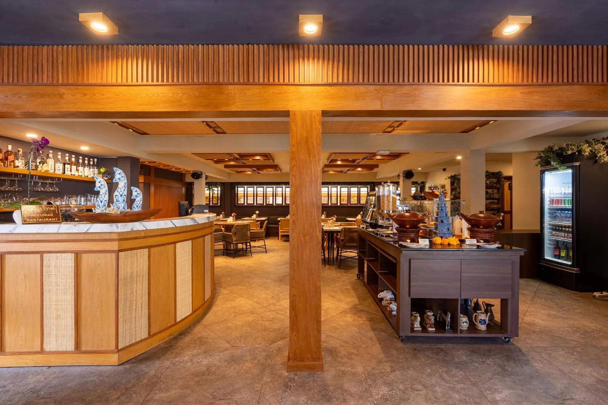 Restaurant/places to eat in Villa Kayu Raja