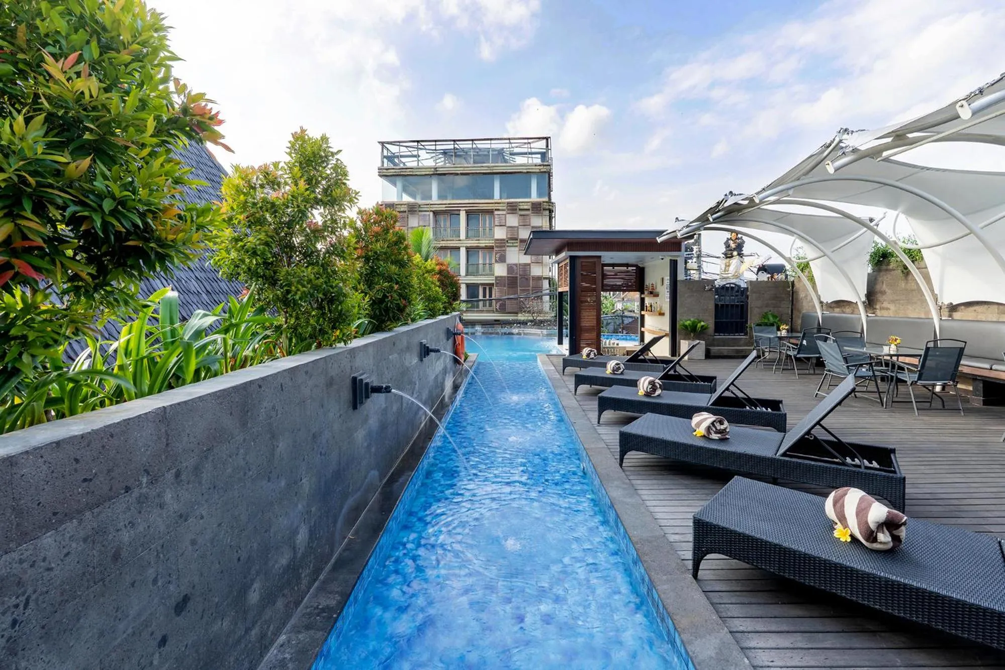 Restaurant/places to eat in Villa Kayu Raja