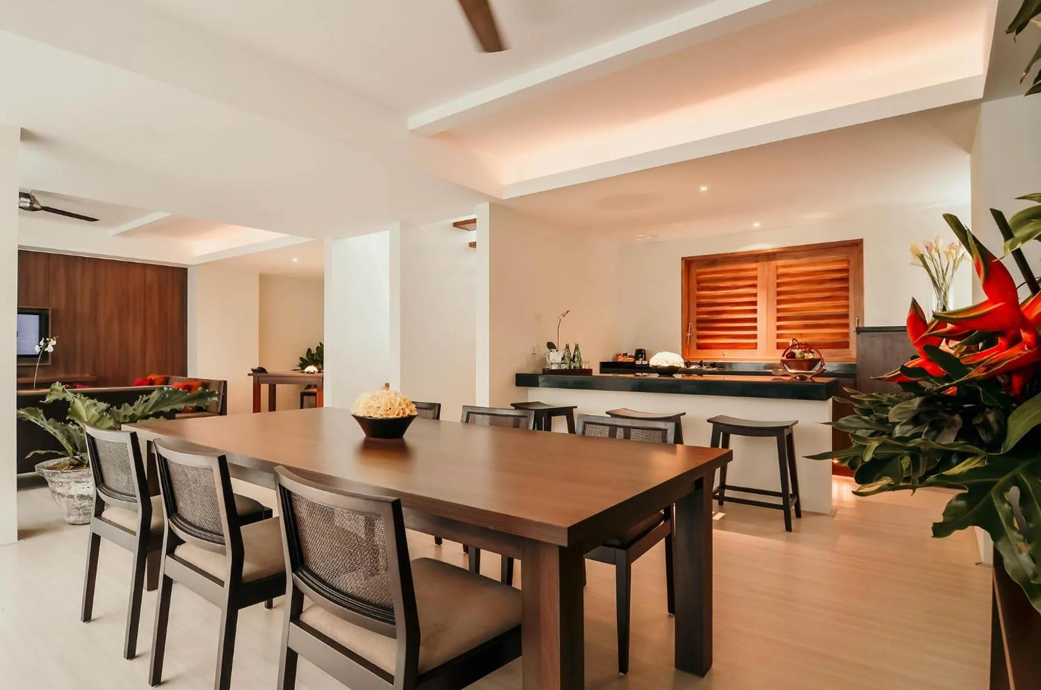 Kitchen or kitchenette in Villa Kayu Raja