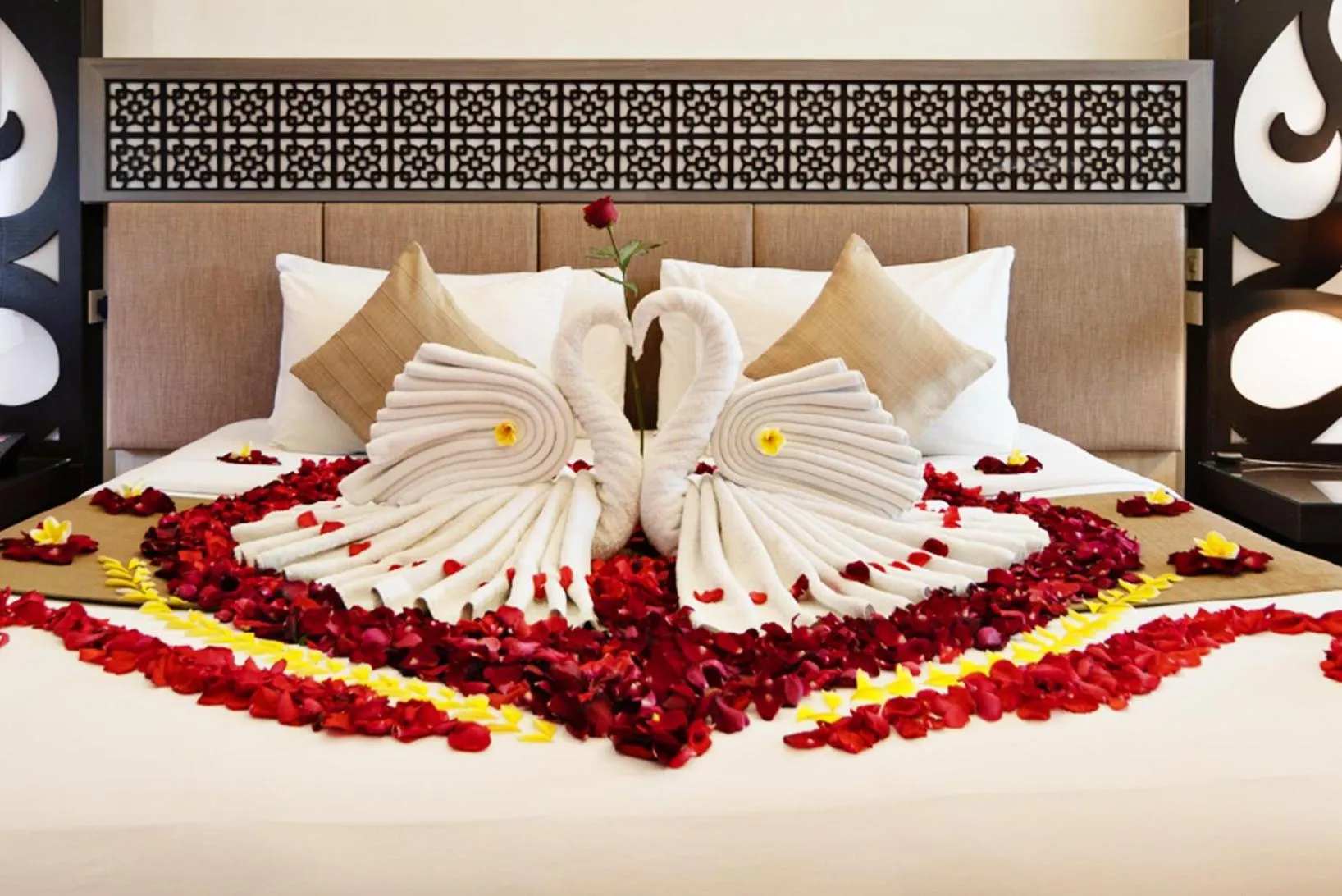 Bed in Villa Kayu Raja