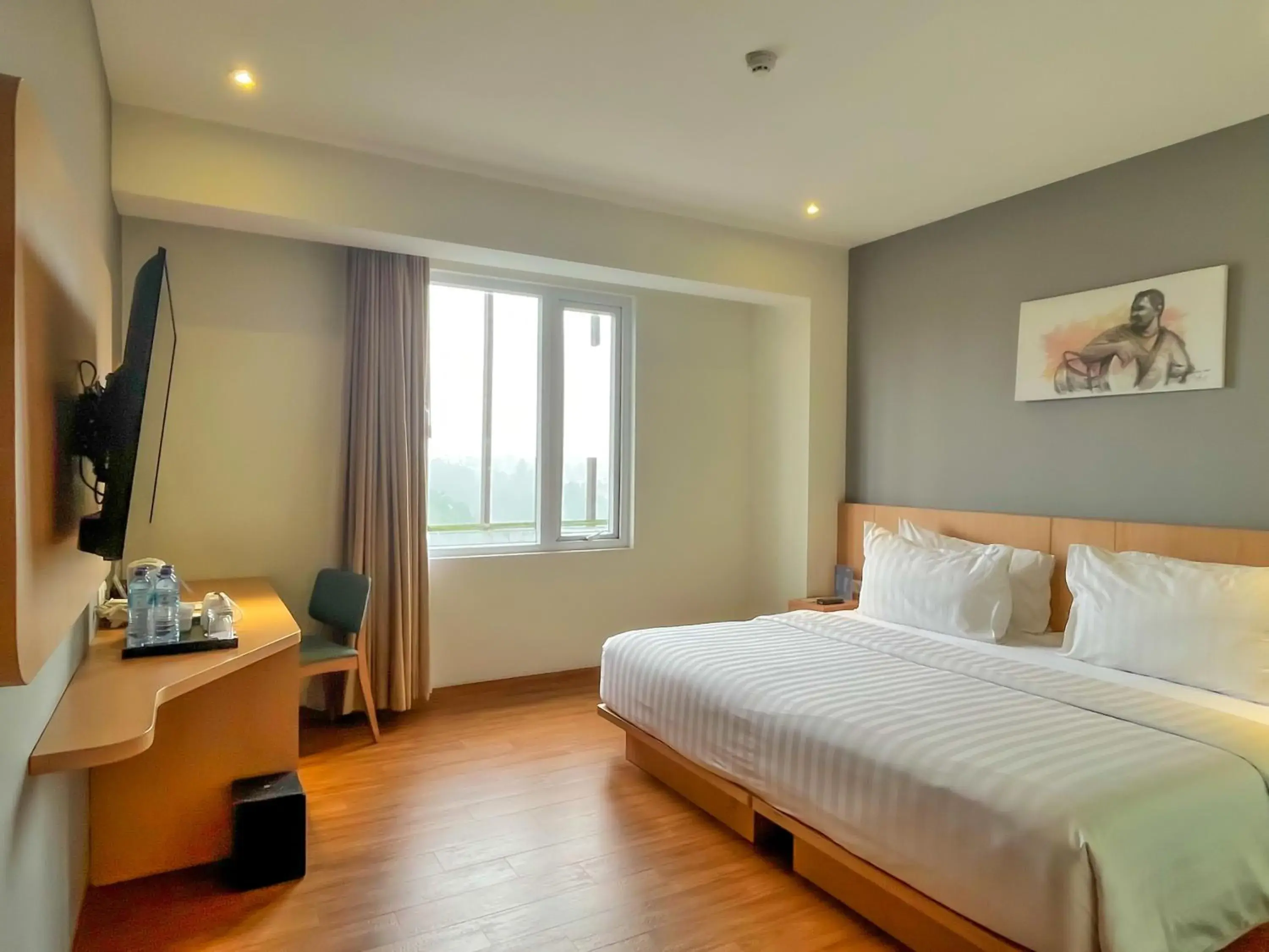 Deluxe King Room with Hill View in Hotel Santika Premiere Ambon Deluxe King Room with Hill View in Hotel Santika Premiere Ambon