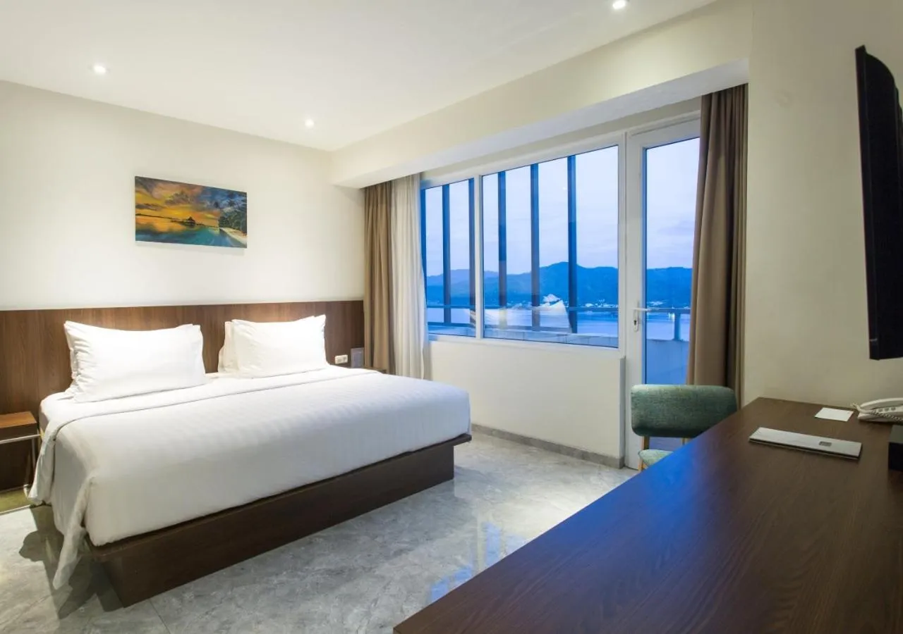 Bedroom, Bed in Hotel Santika Premiere Ambon