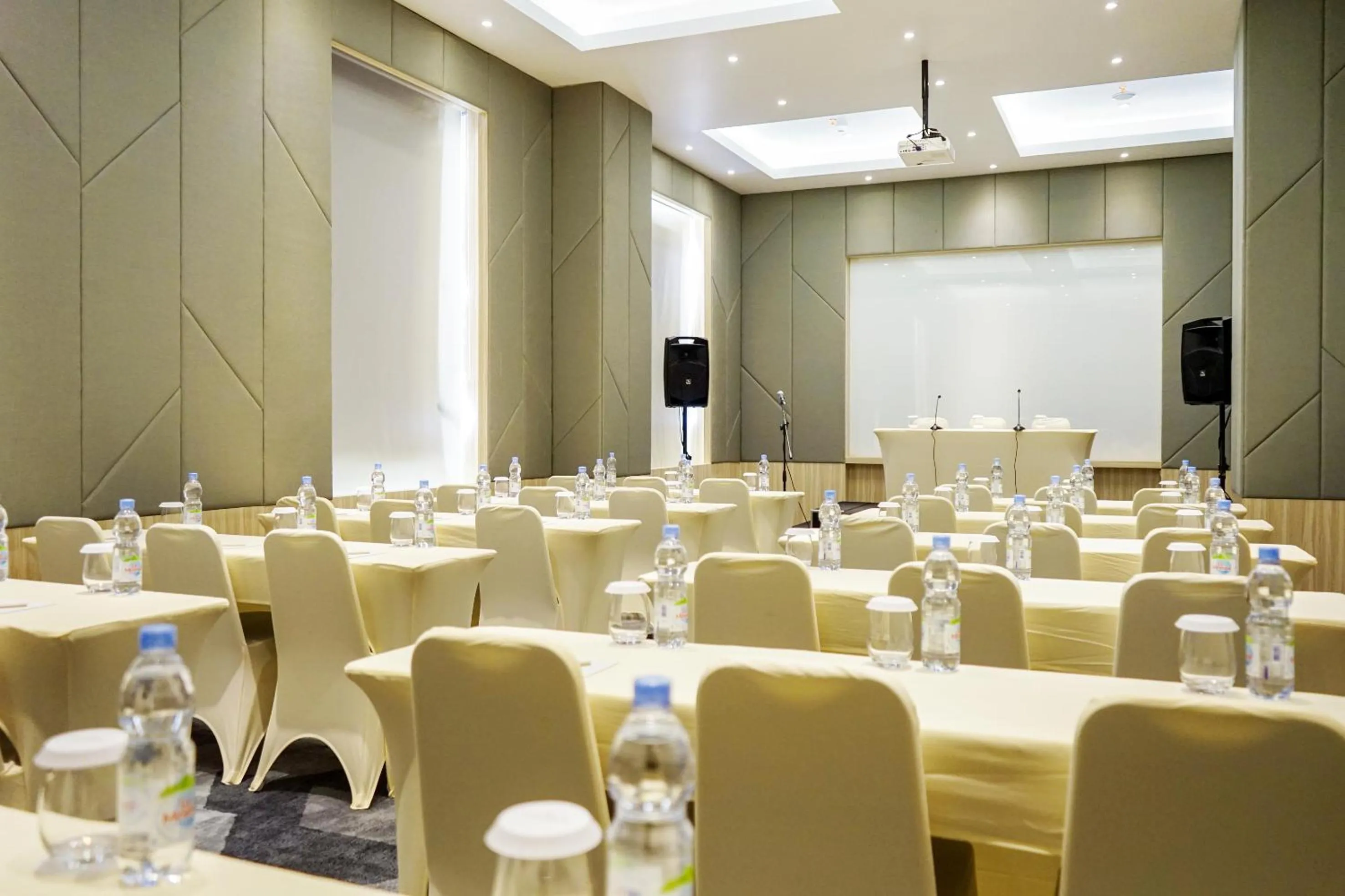 Business facilities in Hotel Santika Premiere Ambon