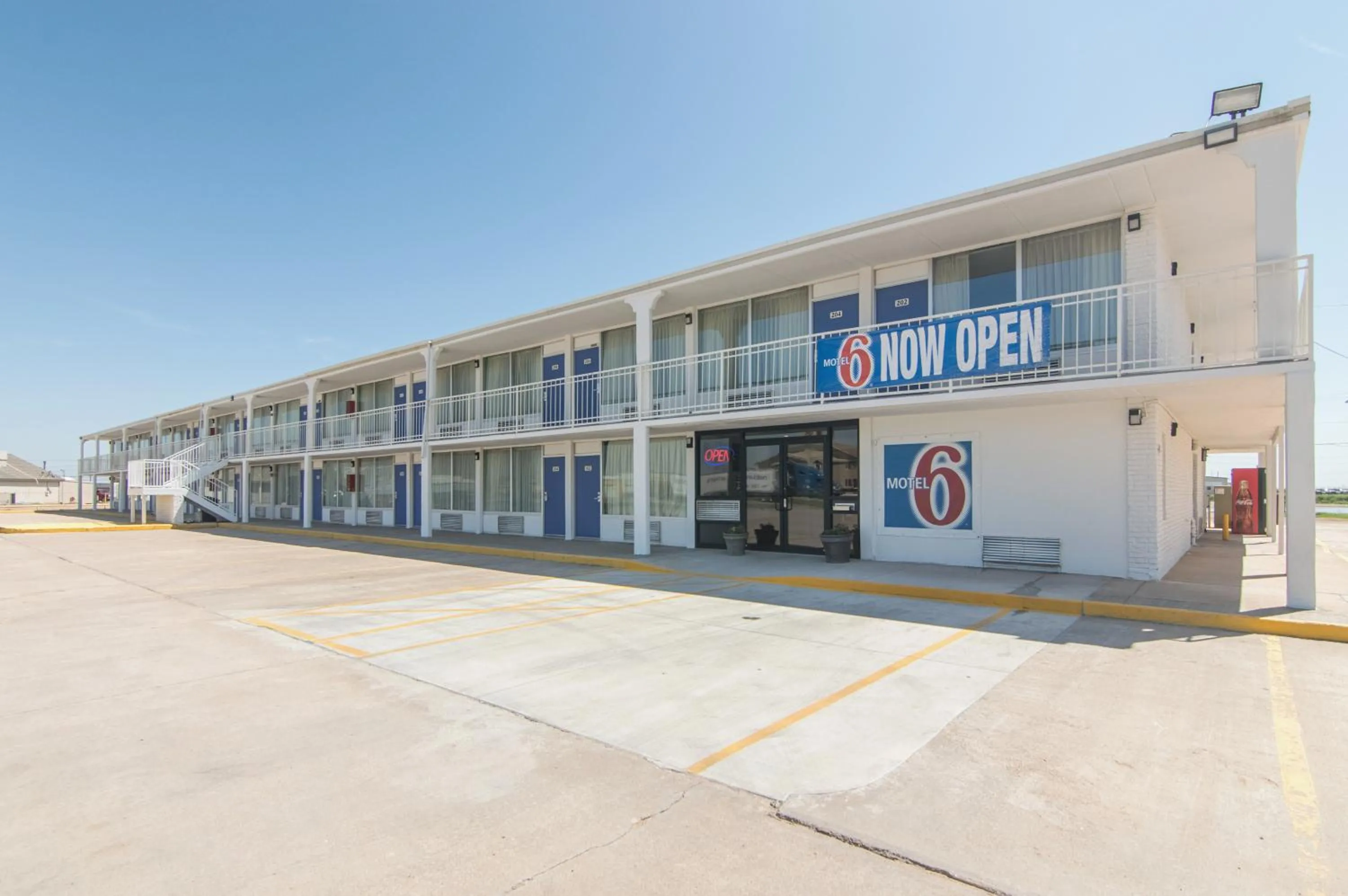Facade/entrance in Motel 6-Liberal, KS