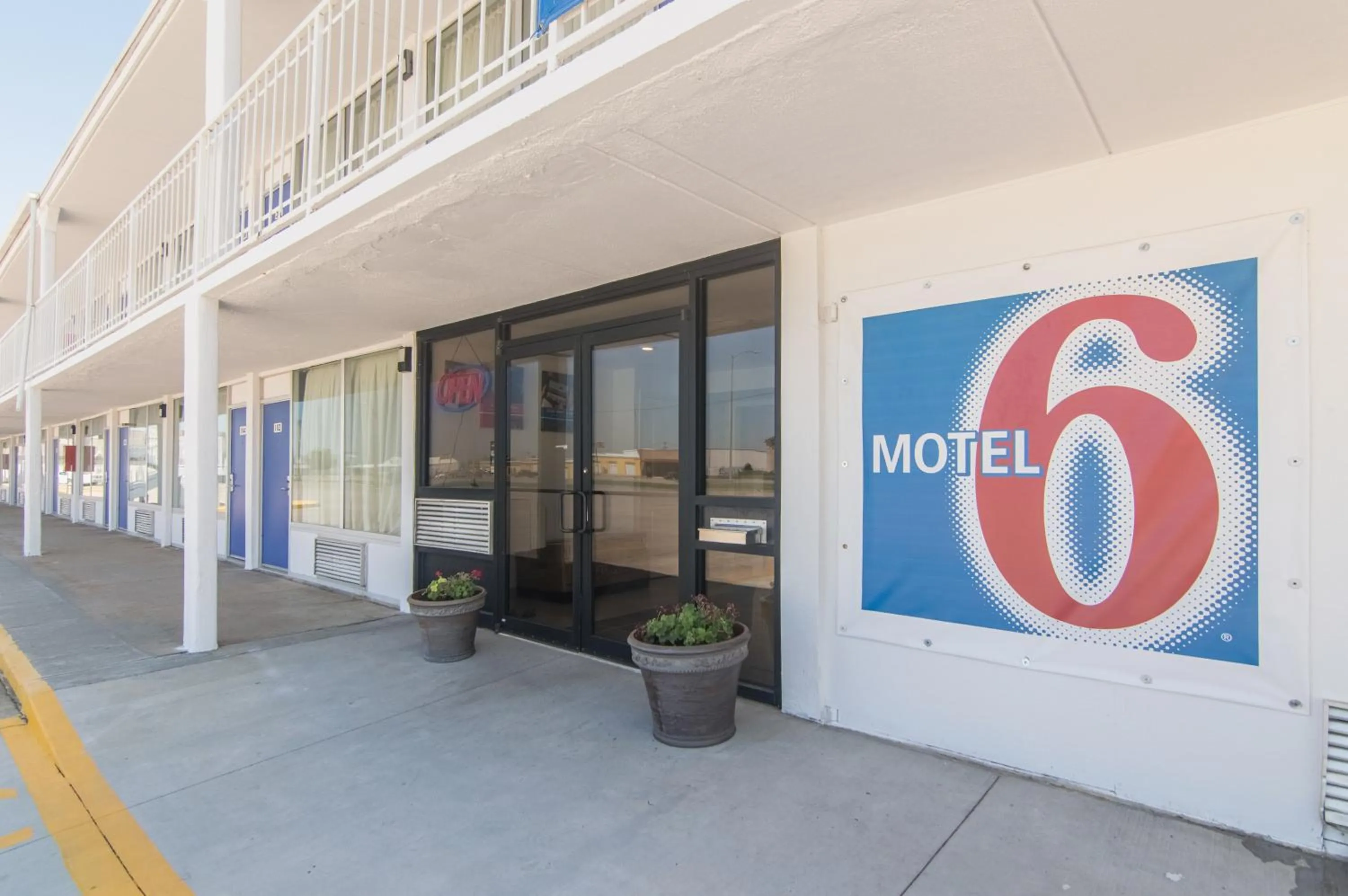 Facade/entrance in Motel 6-Liberal, KS