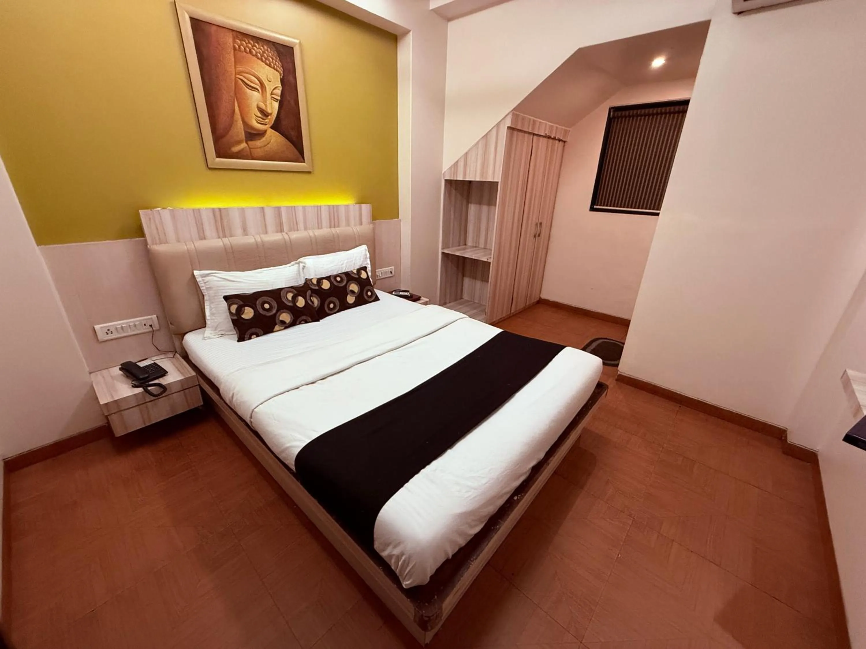Bed in Hotel Alka Residency