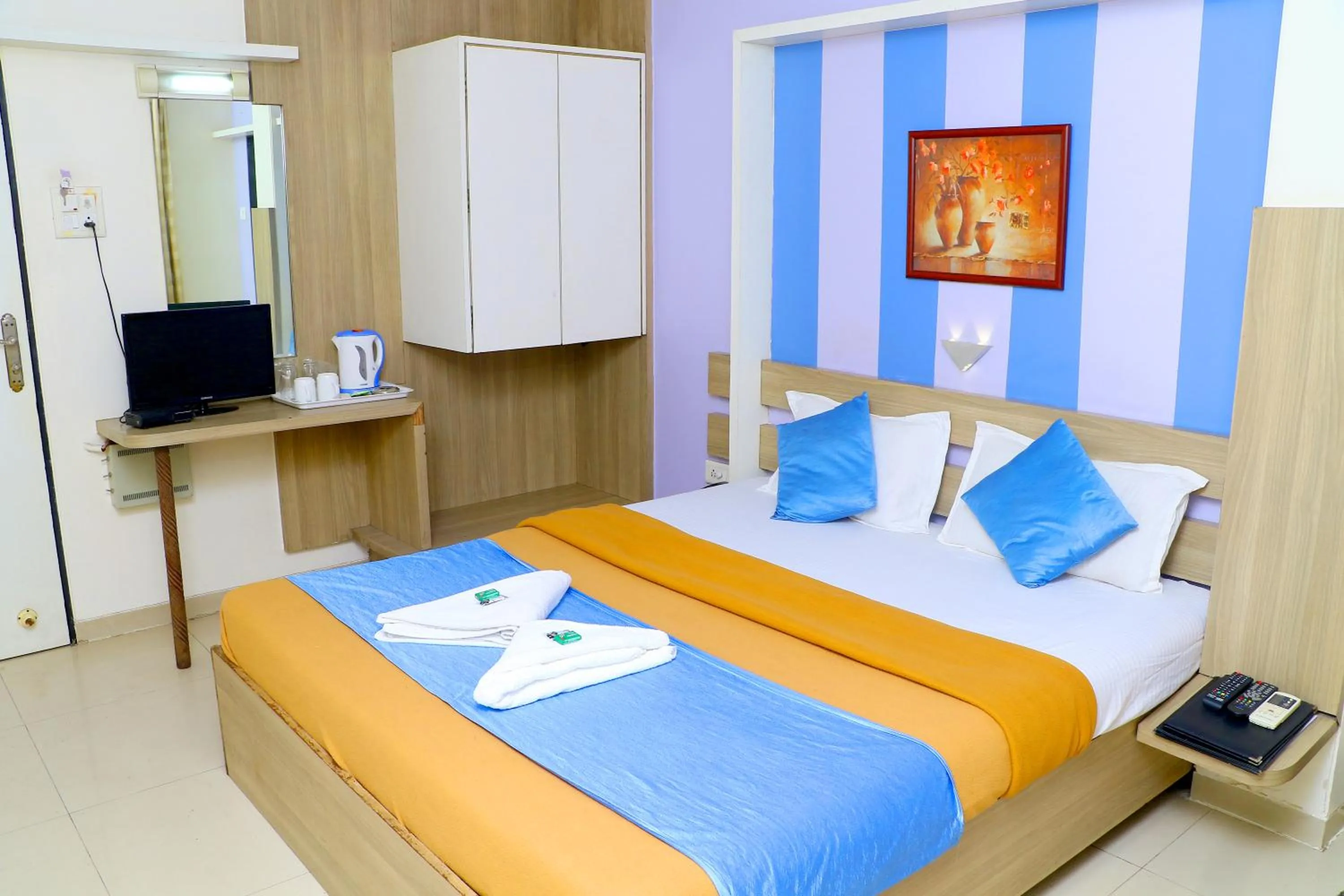 Photo of the whole room, Bed in Hotel Alka Residency