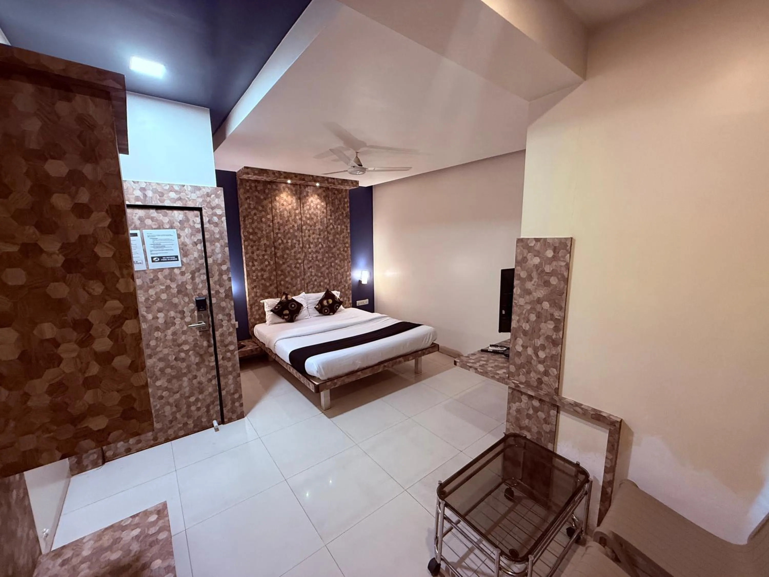 Bed in Hotel Alka Residency
