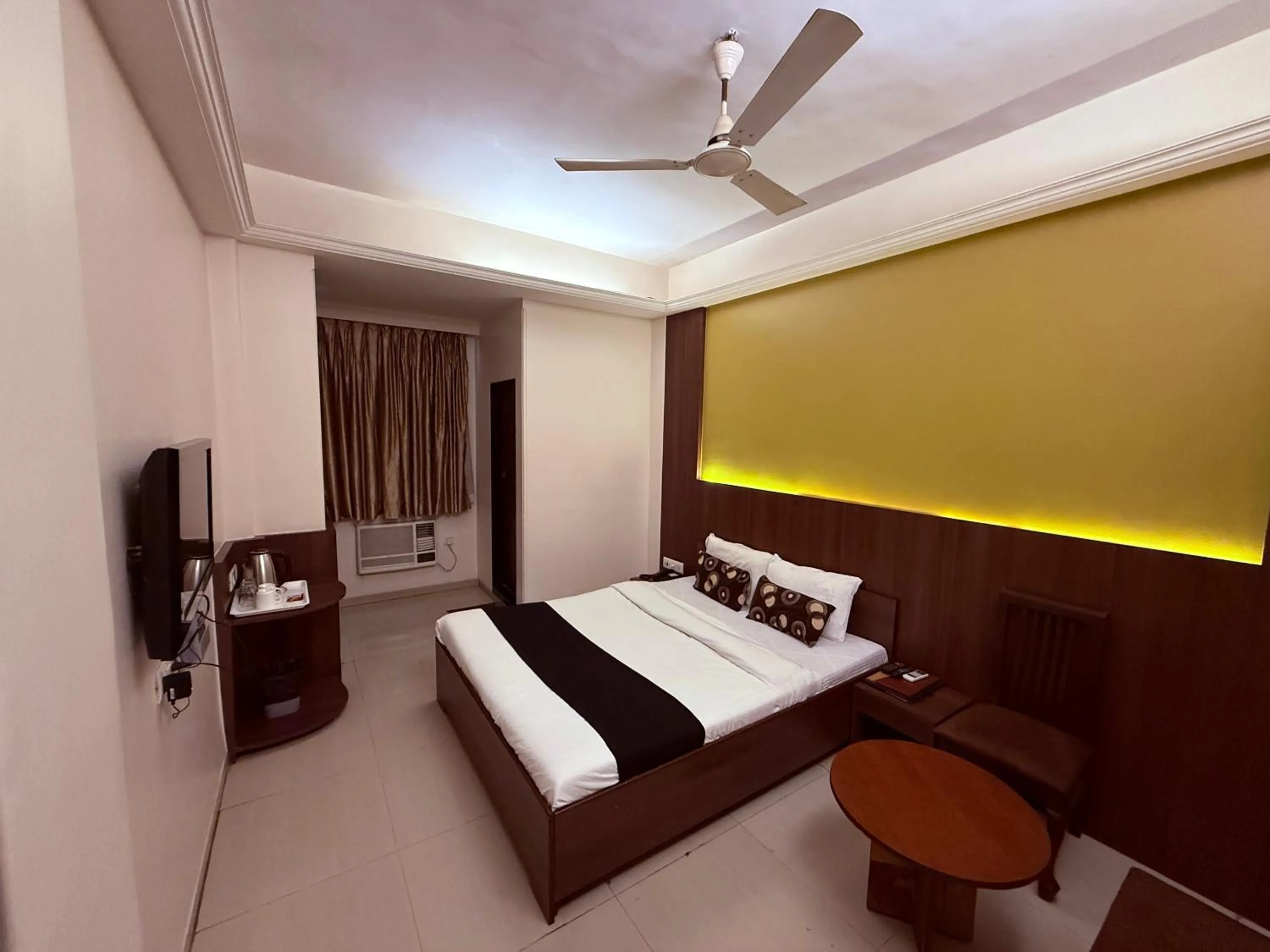 Bed in Hotel Alka Residency