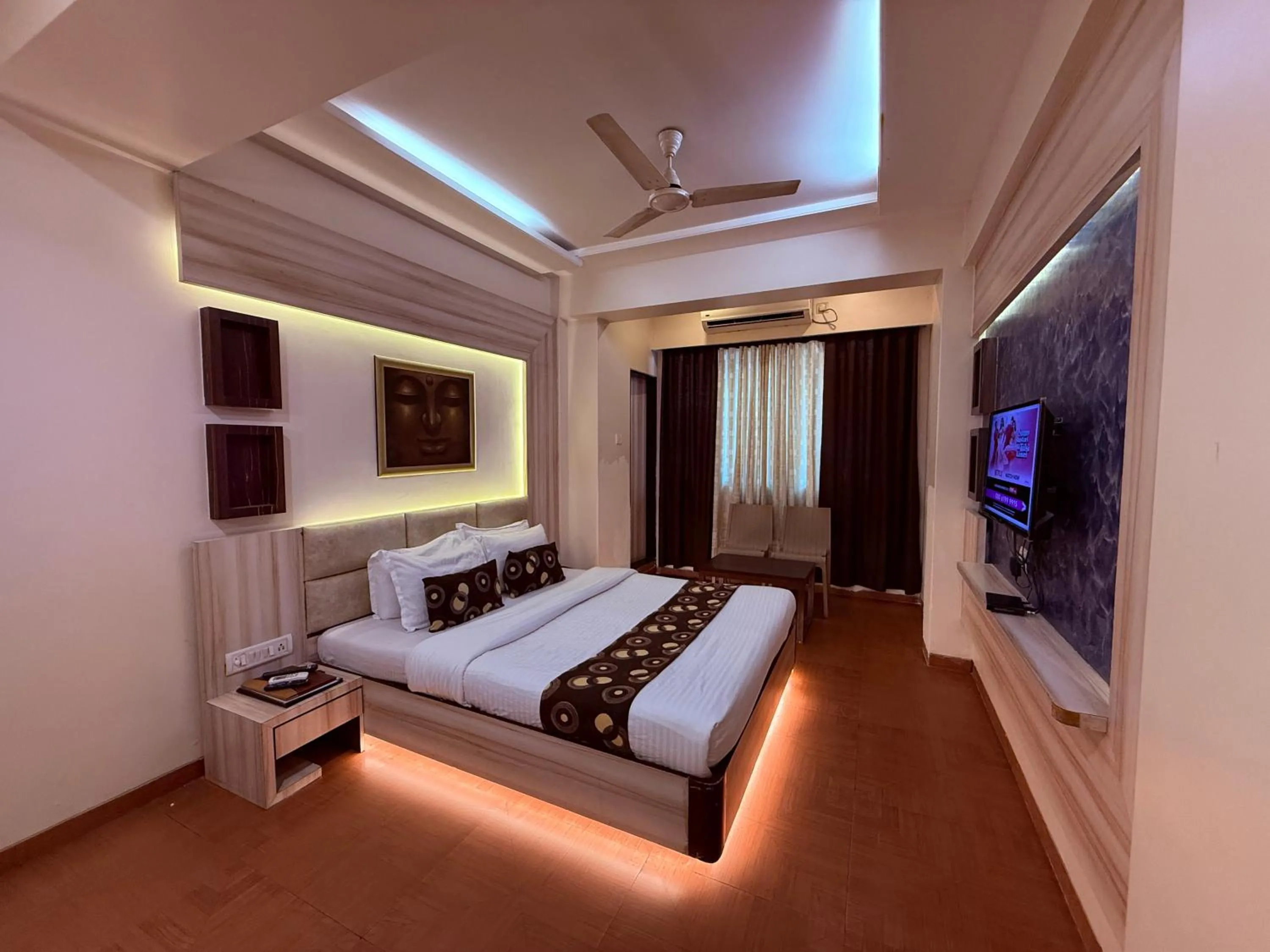 Bed in Hotel Alka Residency