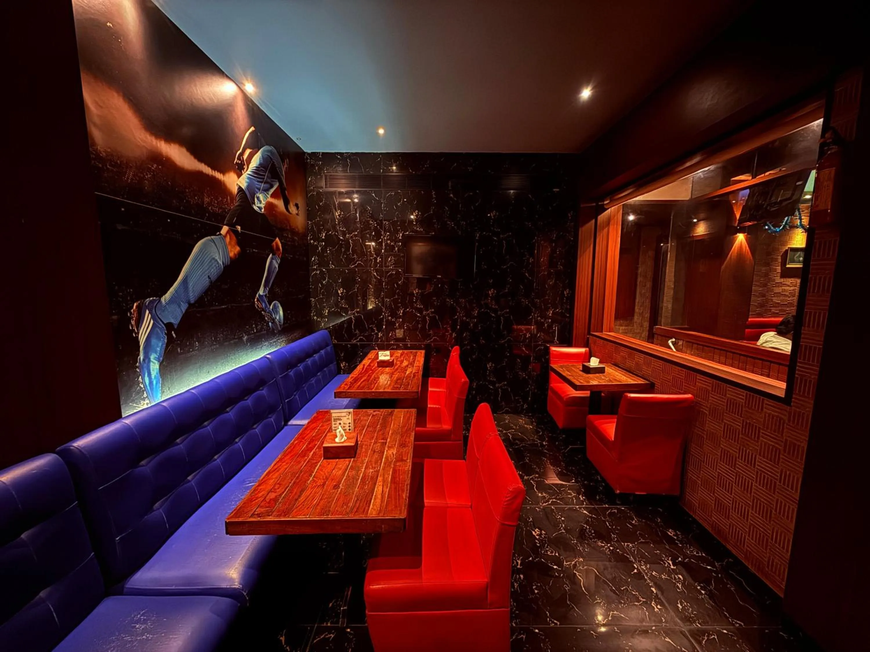 Restaurant/places to eat in Hotel Alka Residency