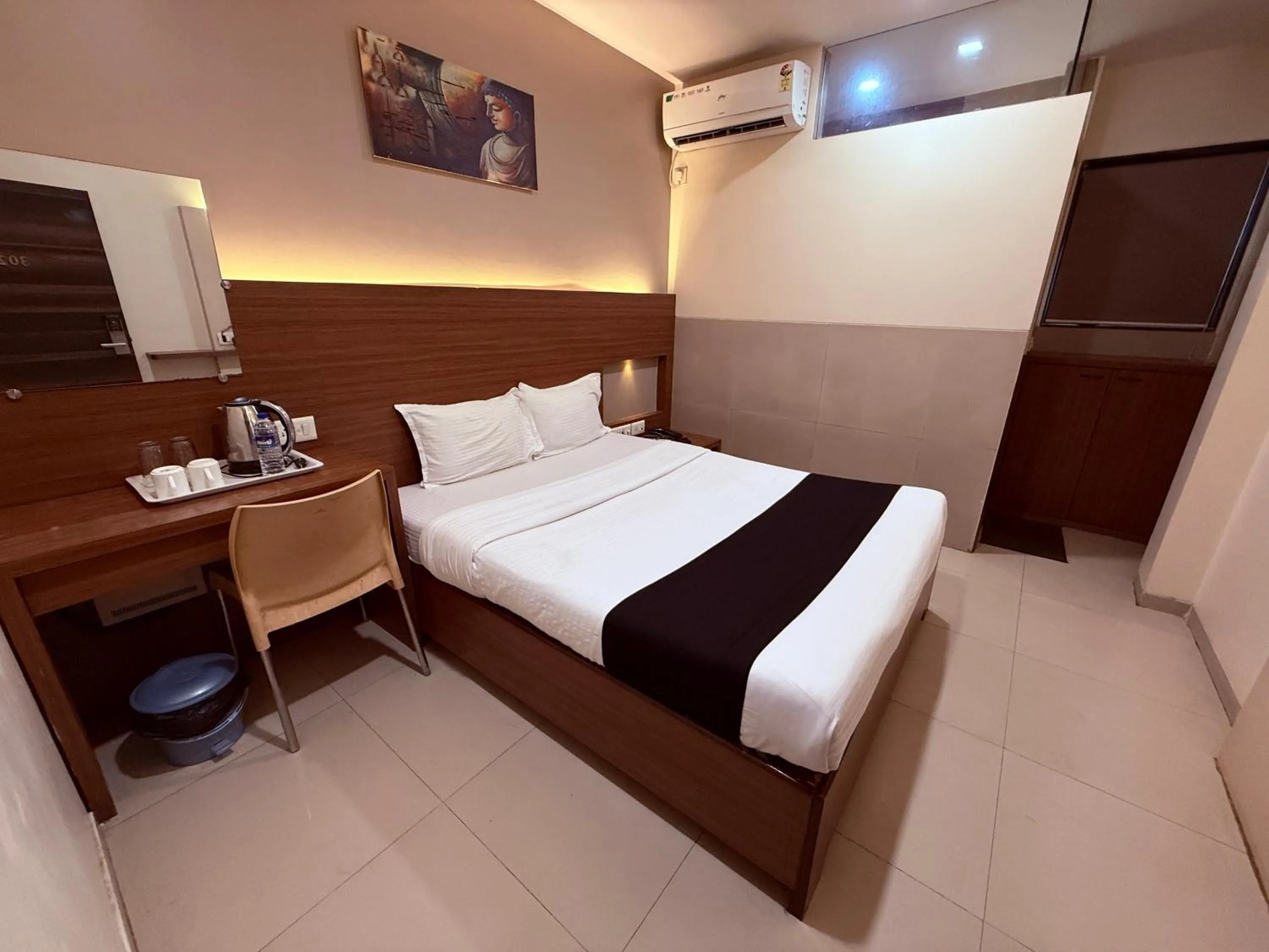 Bed in Hotel Alka Residency