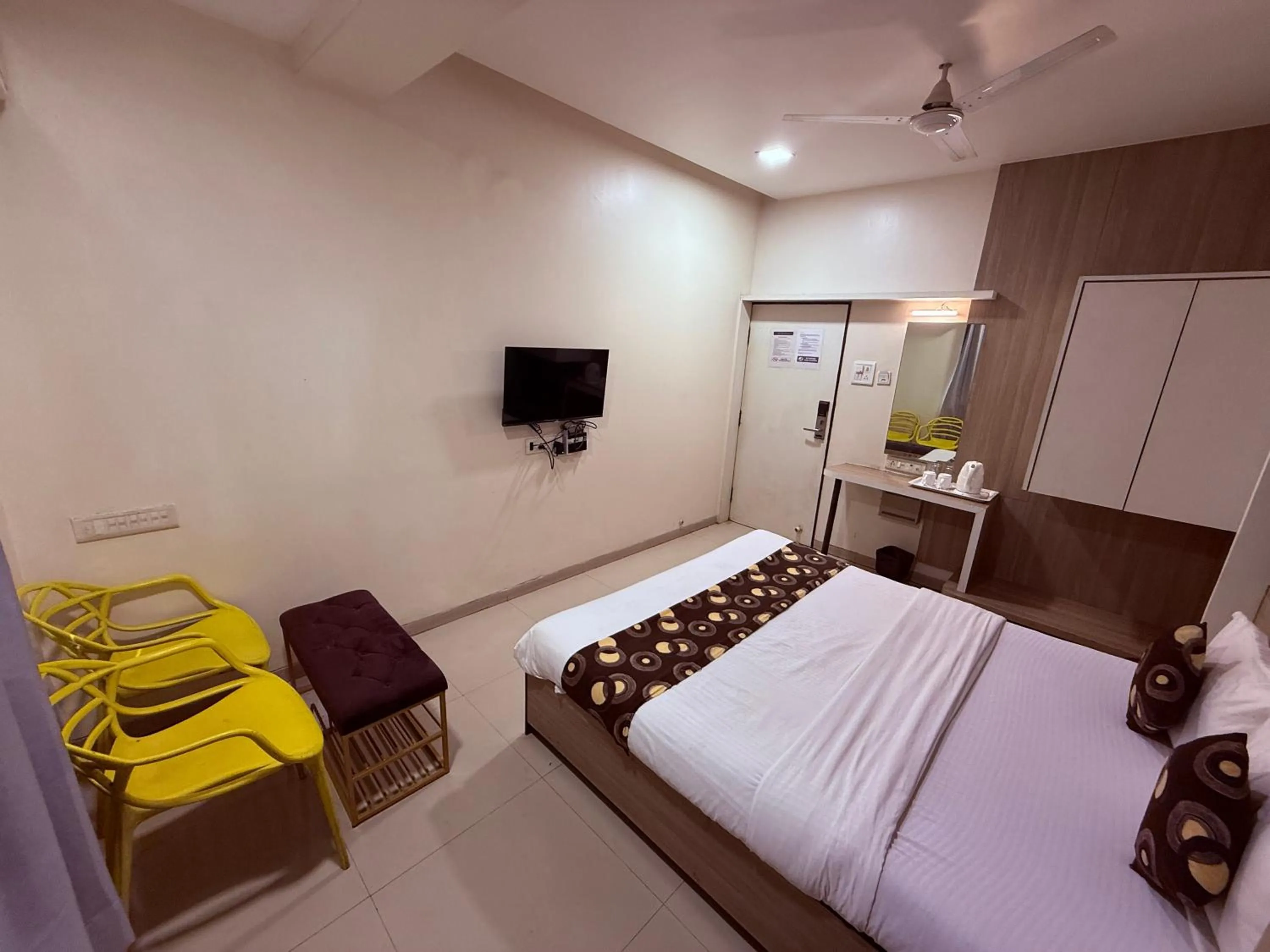 Bed in Hotel Alka Residency