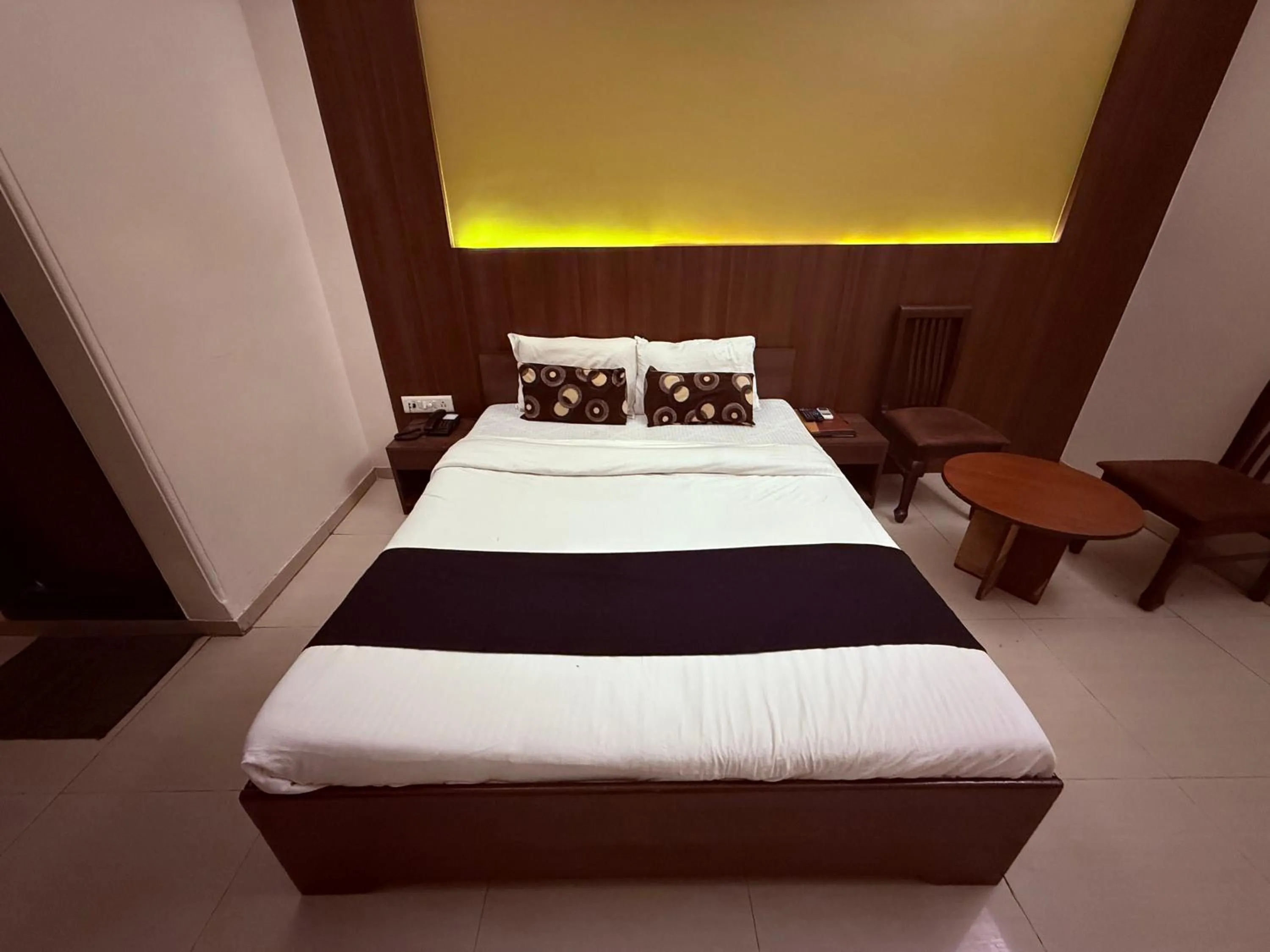 Bed in Hotel Alka Residency