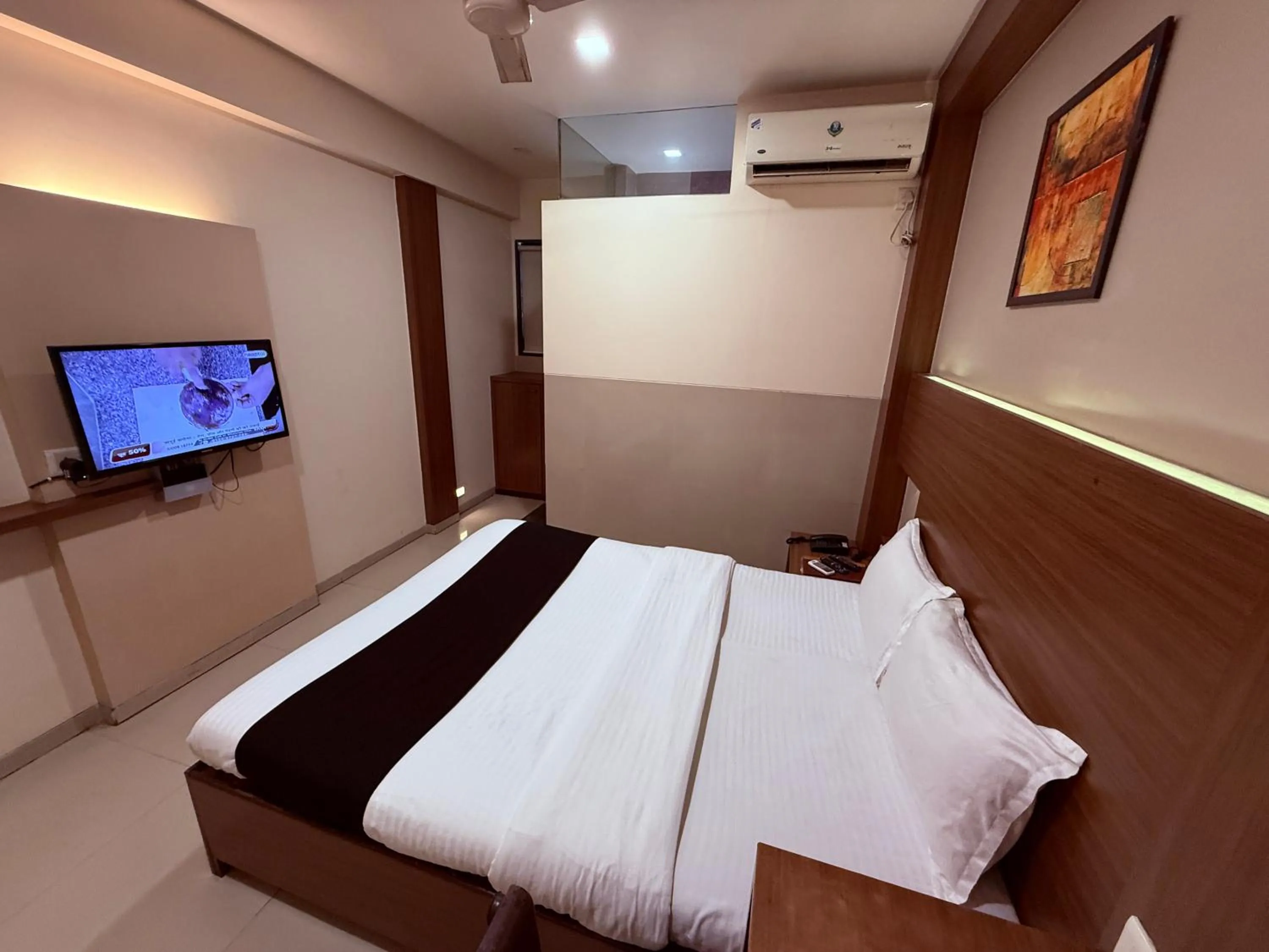 Bed in Hotel Alka Residency