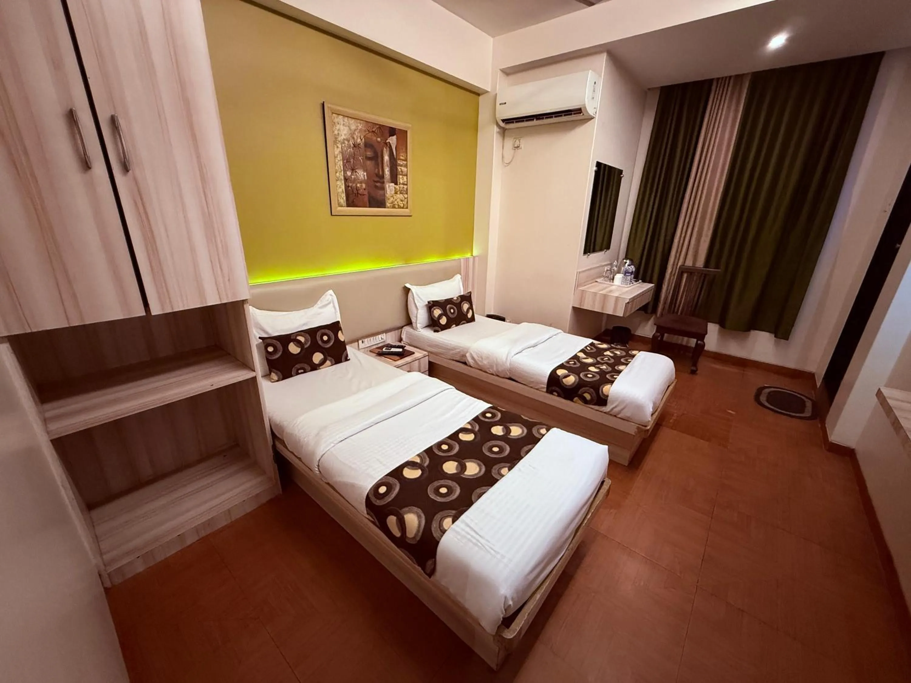 Bed in Hotel Alka Residency