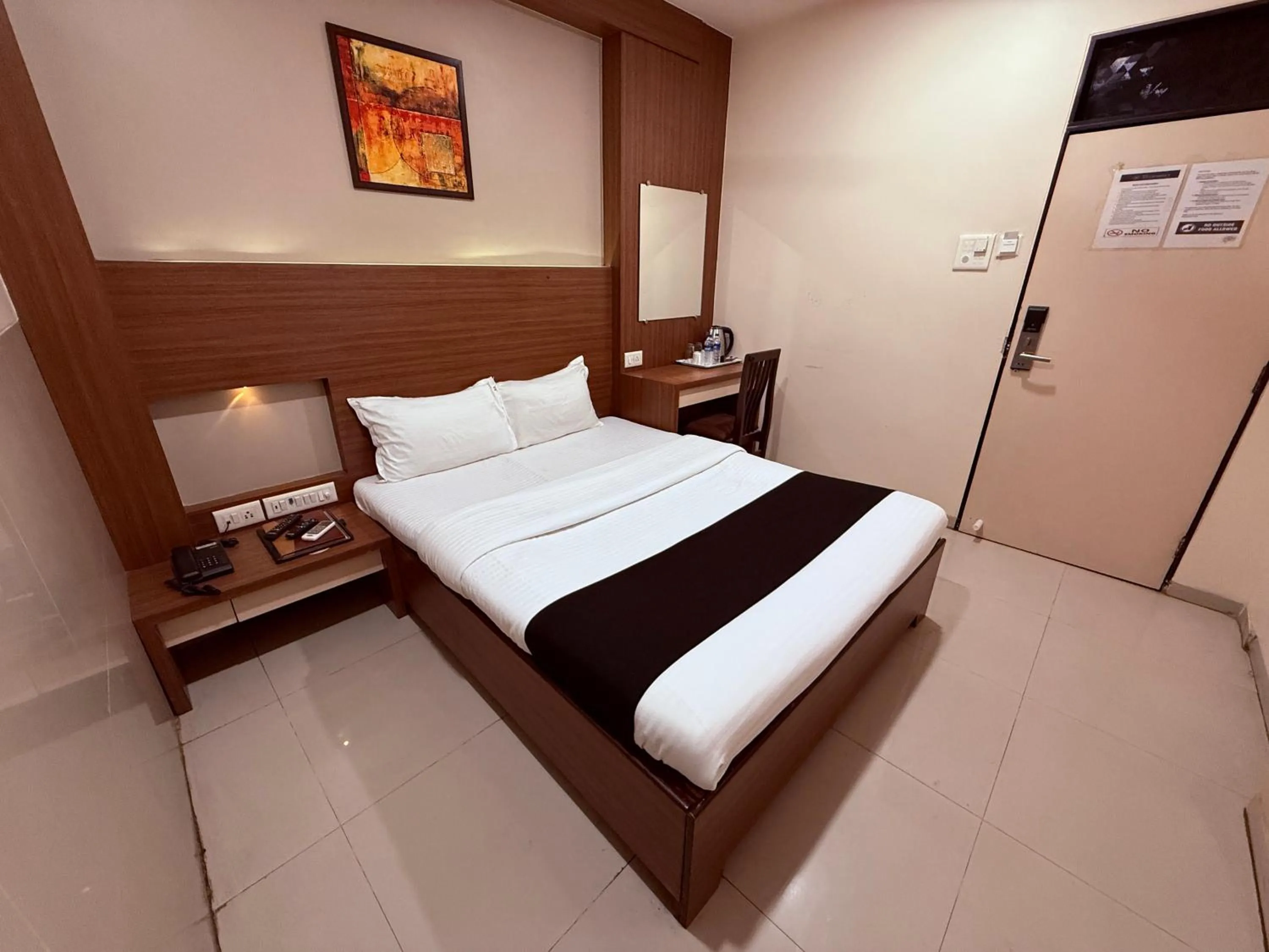 Bed in Hotel Alka Residency