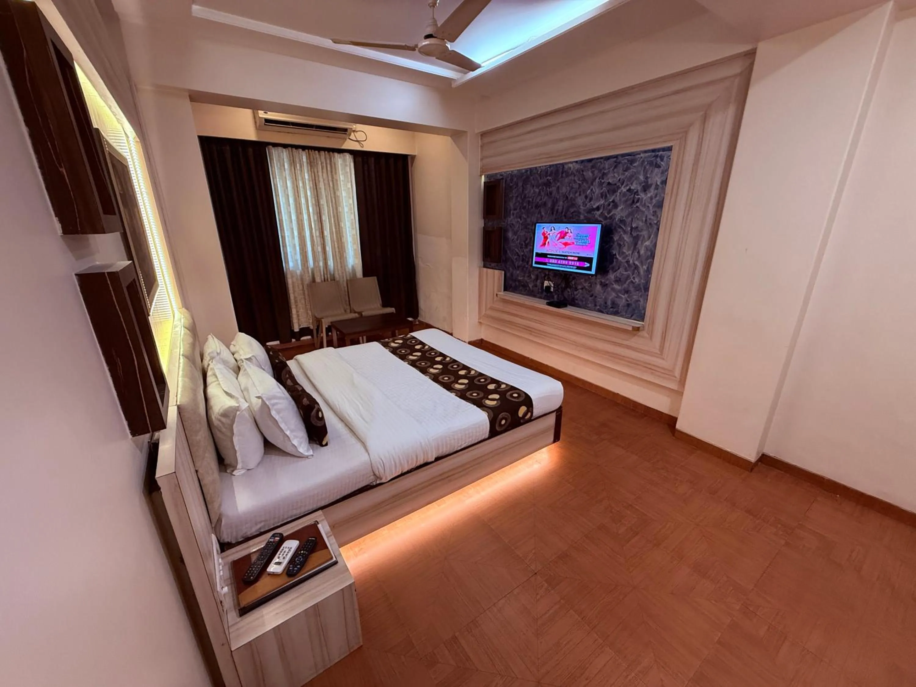 Bed in Hotel Alka Residency