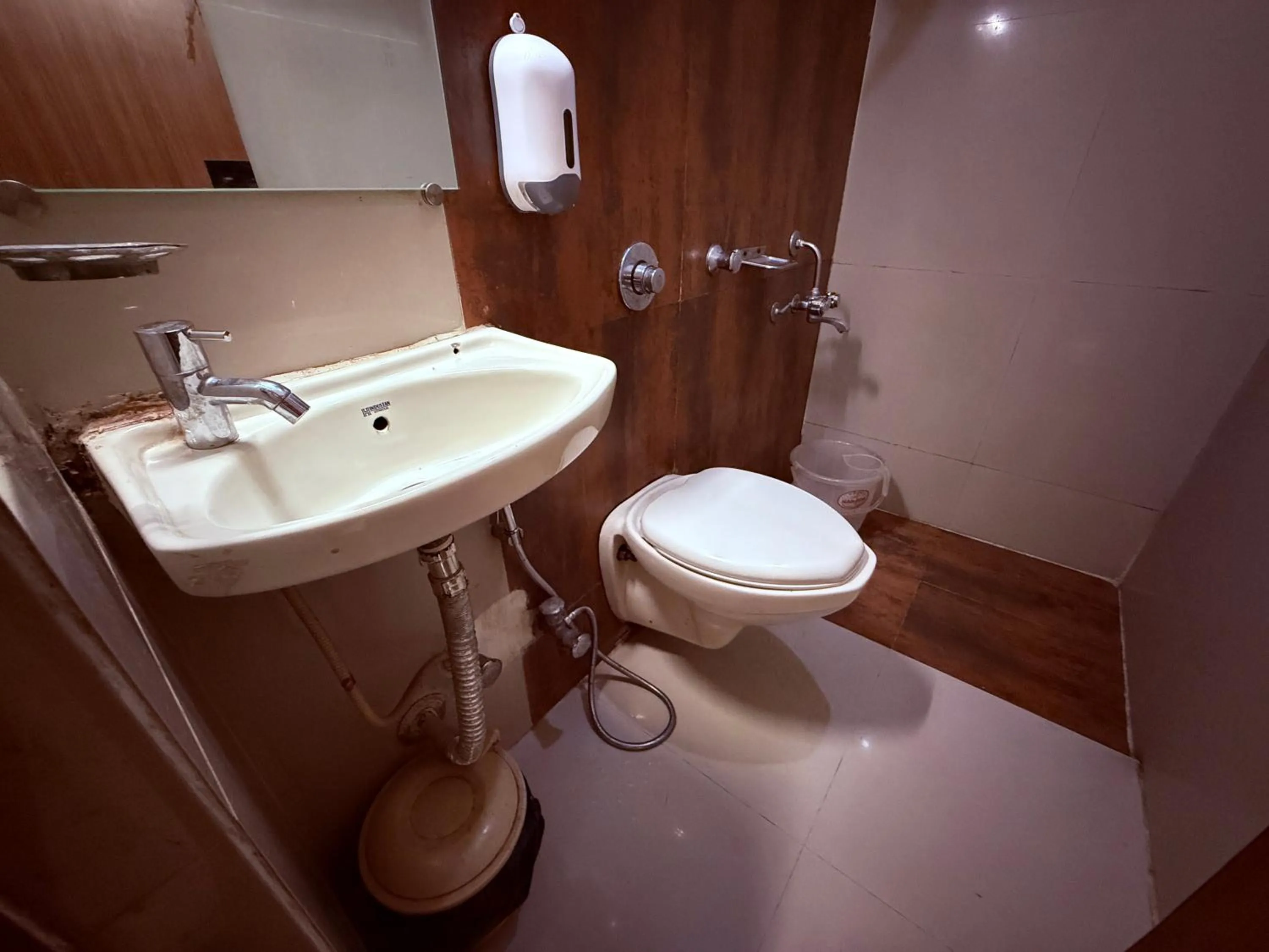 Toilet in Hotel Alka Residency