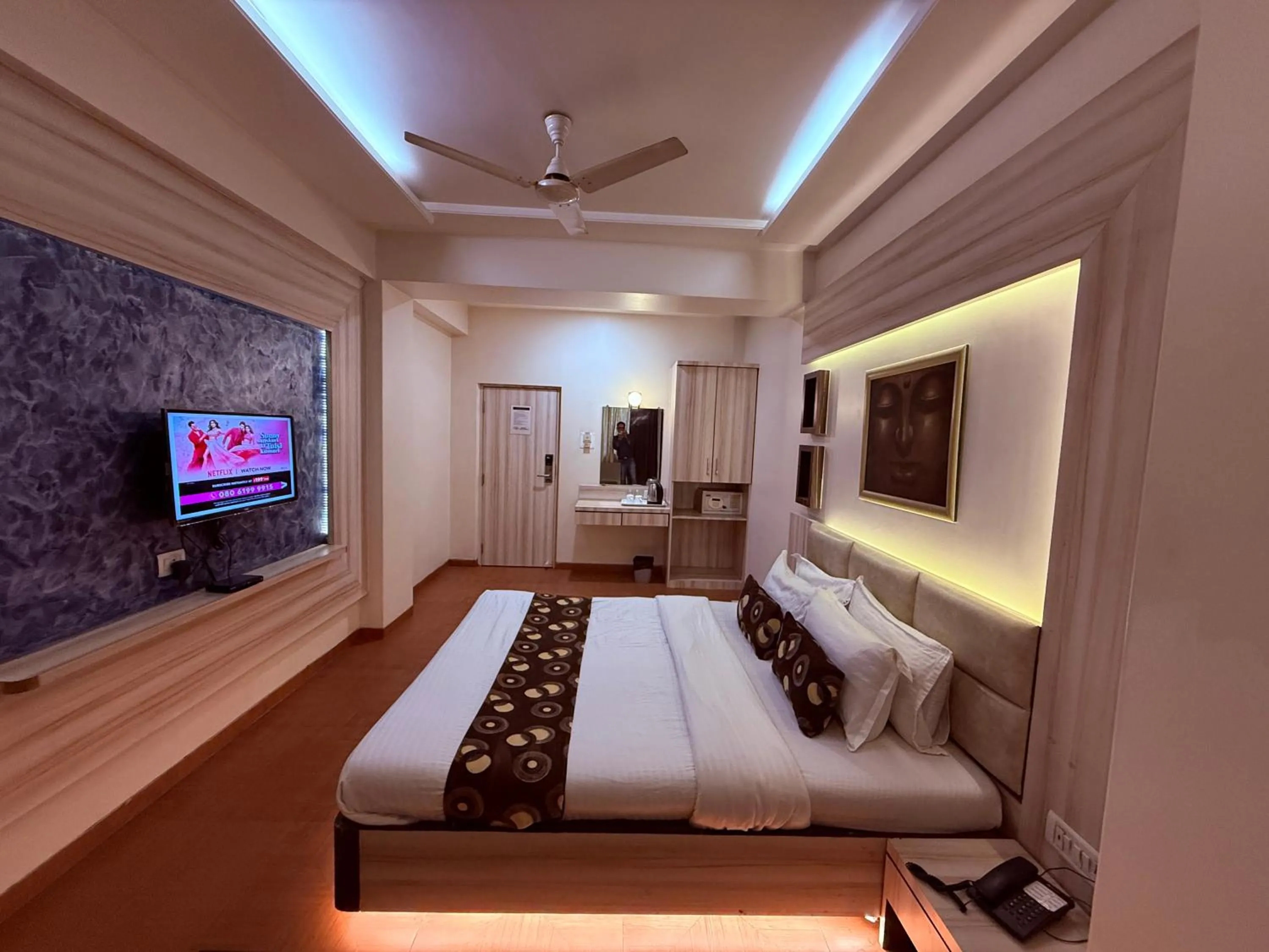Bed in Hotel Alka Residency