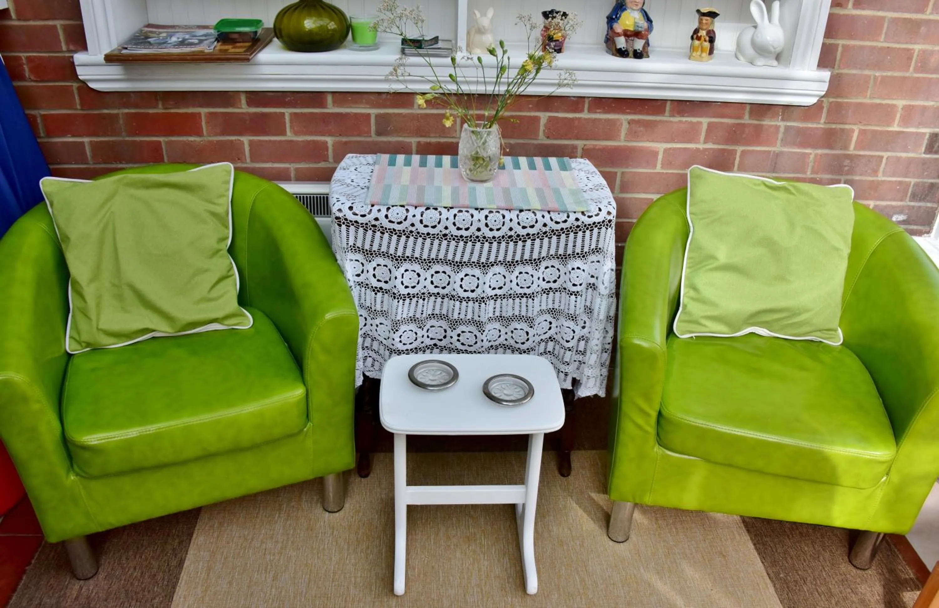 Communal lounge/ TV room in Rosedale Bed and Breakfast