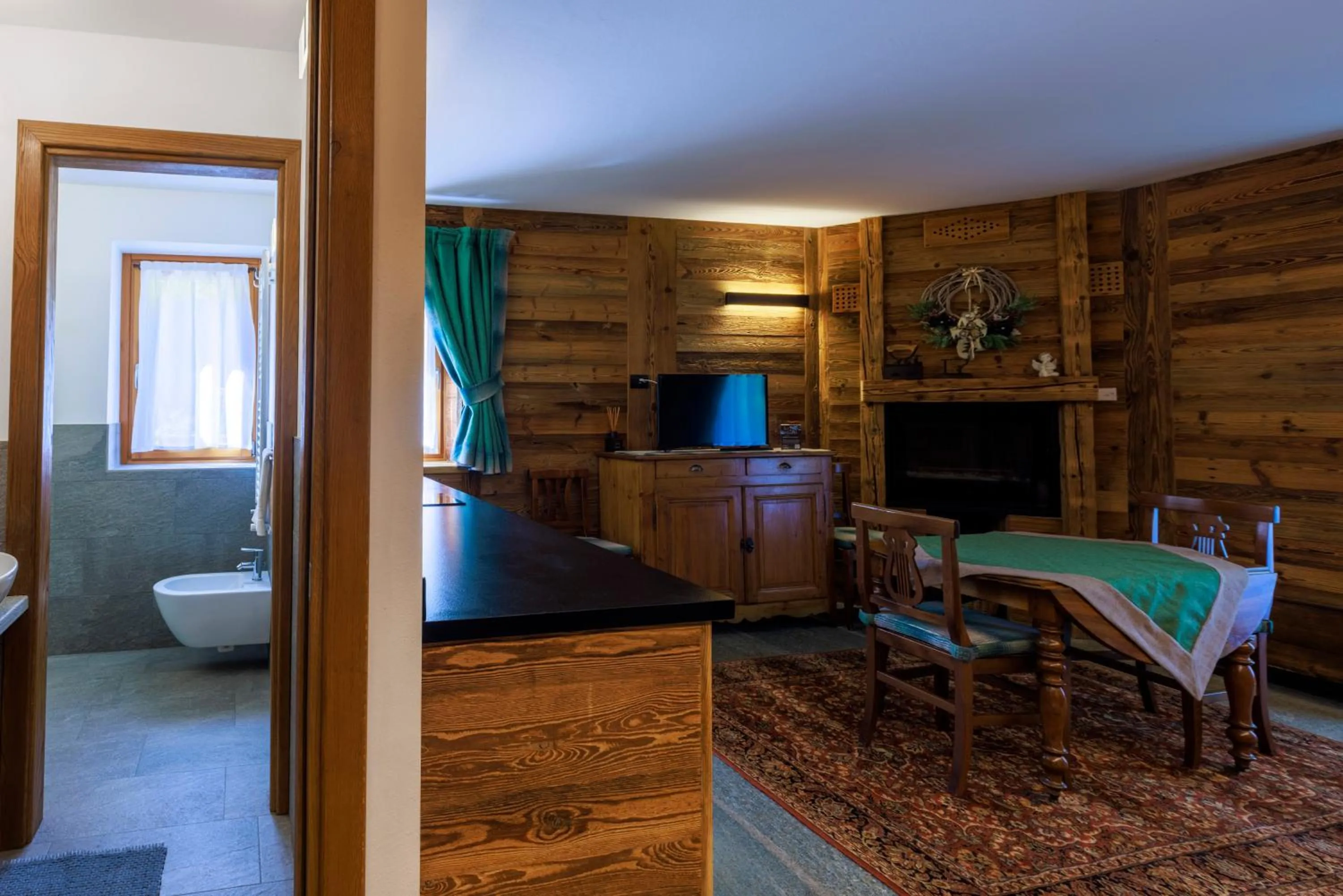 TV and multimedia in L'Abri des Amis