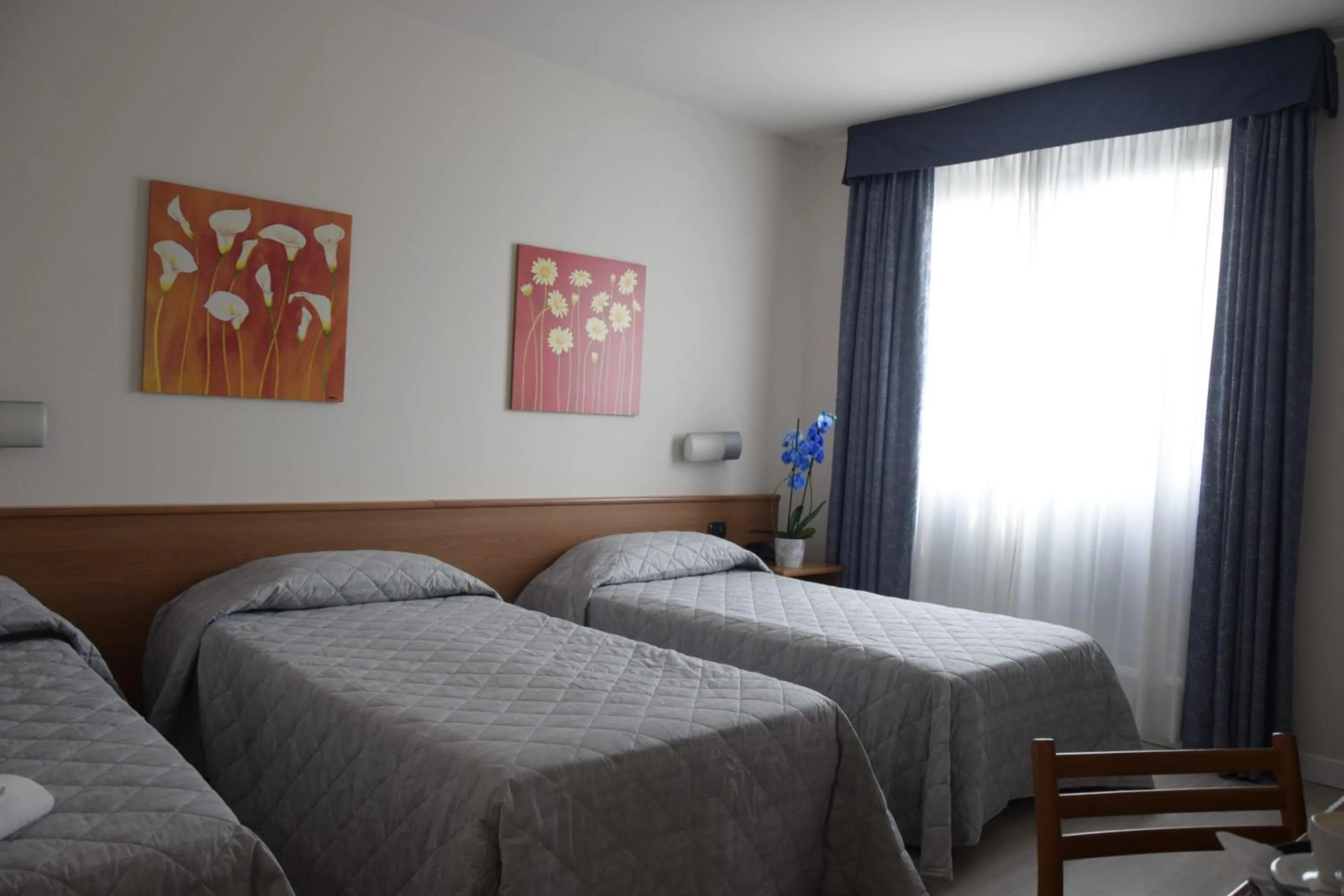 Photo of the whole room, Bed in Hotel Gallia