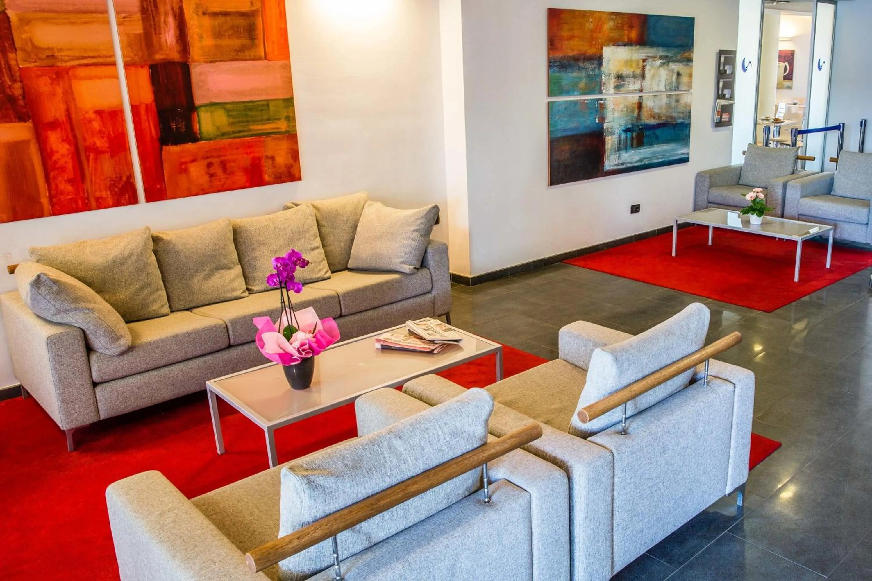 Communal lounge/ TV room in Hotel Gallia