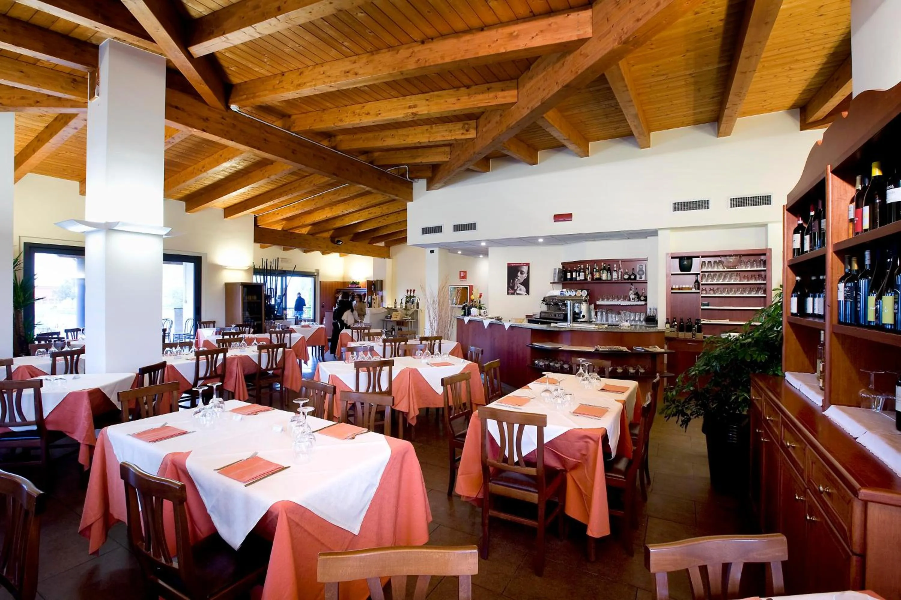 Restaurant/places to eat in Hotel Gallia