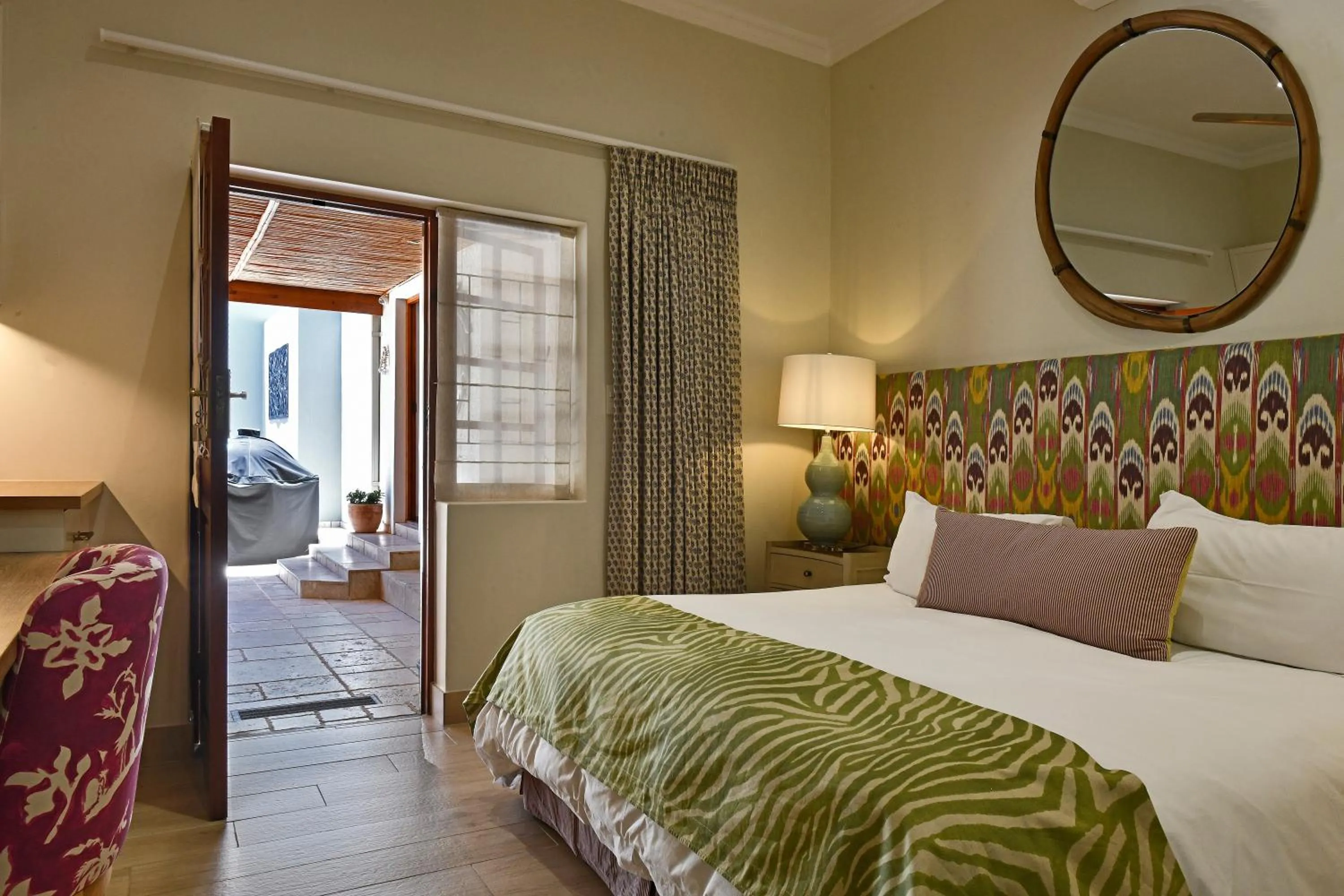 Petite Garden Room - King Double / Twin in The Coach House