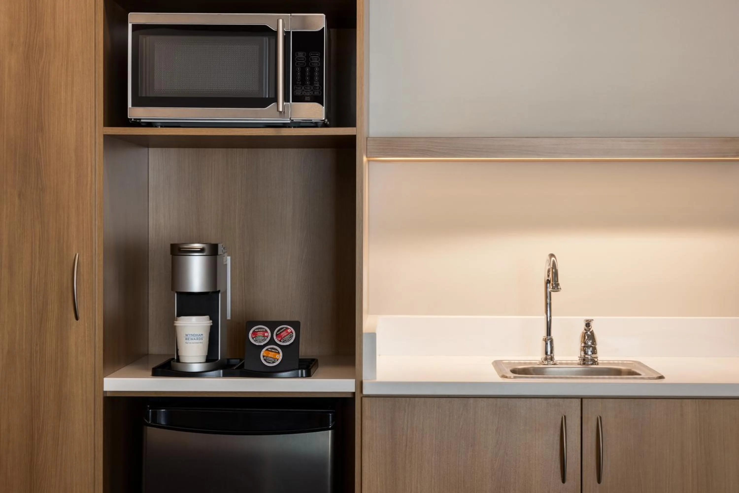 Coffee/tea facilities in Microtel Inn & Suites by Wyndham Val-d Or