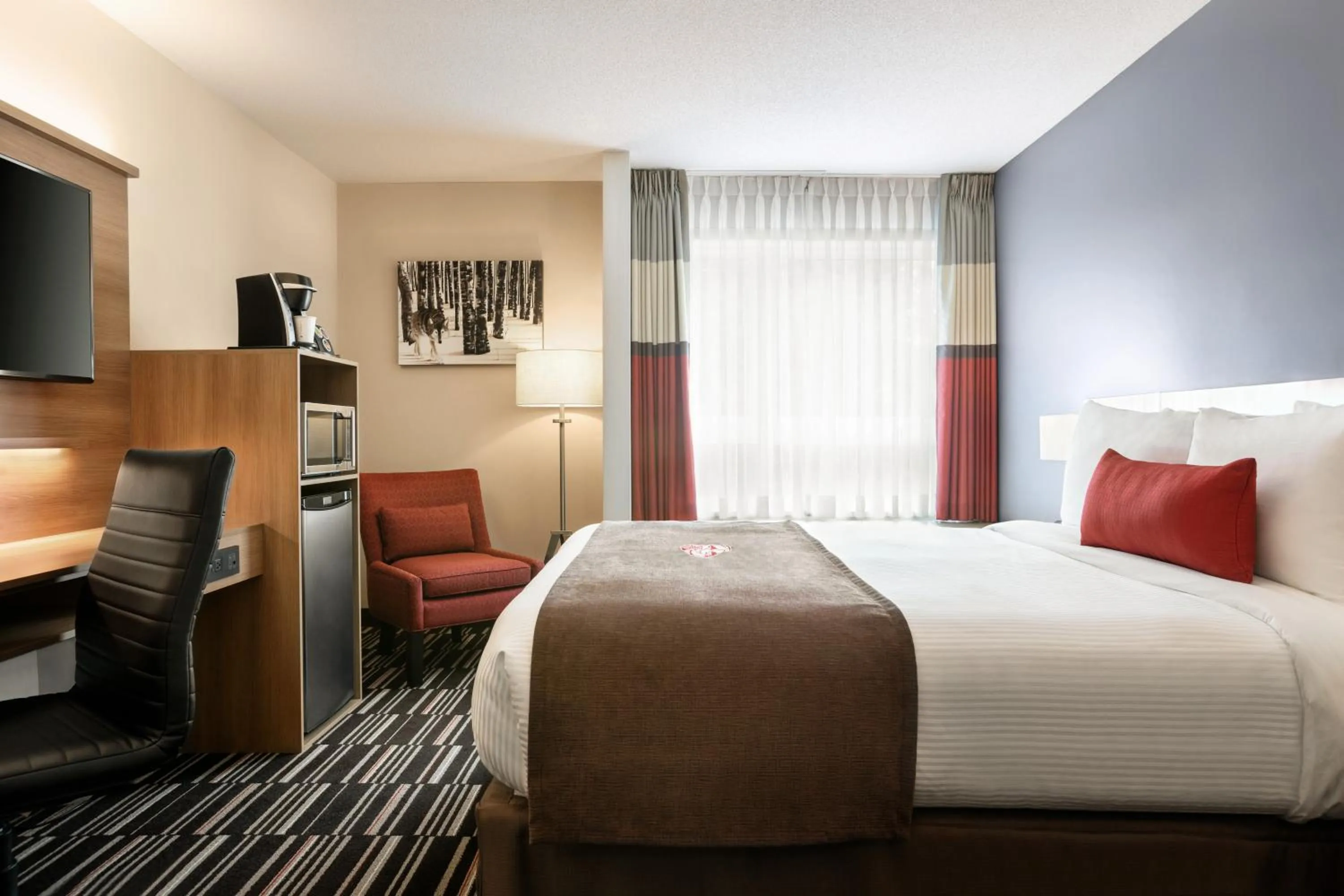 Bed in Microtel Inn & Suites by Wyndham Val-d Or