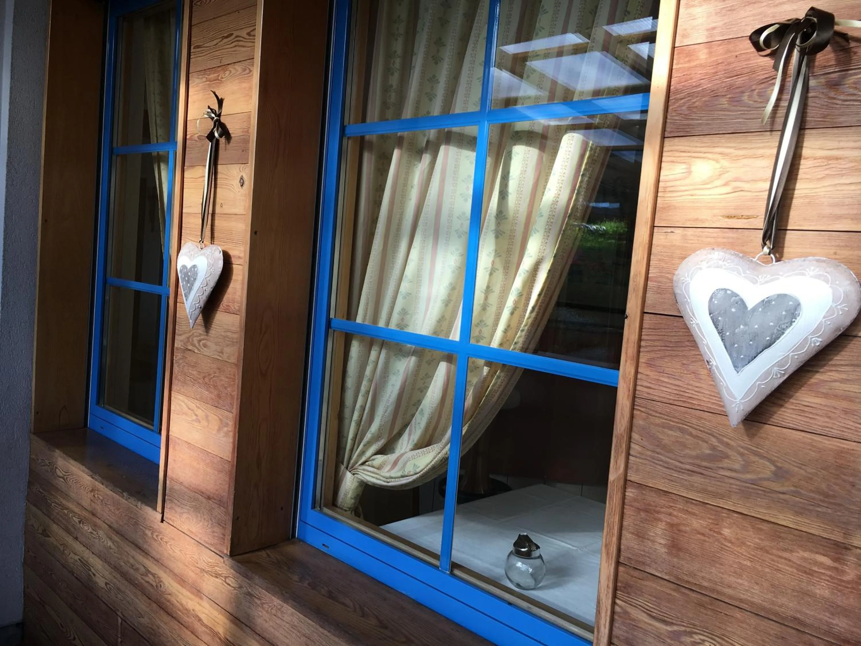 Area and facilities in Garni Enrosadira