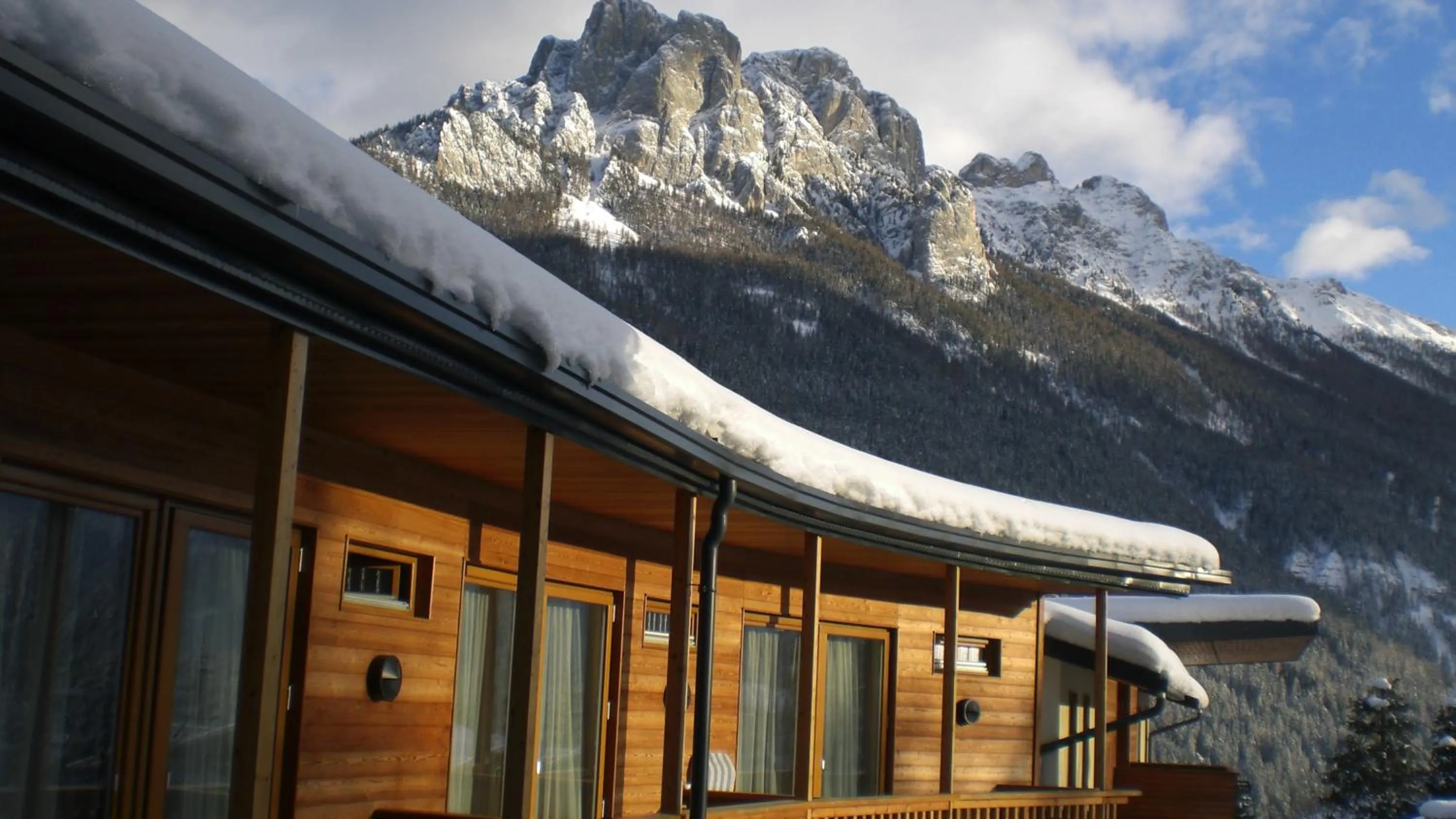 Facade/entrance in Garni Enrosadira