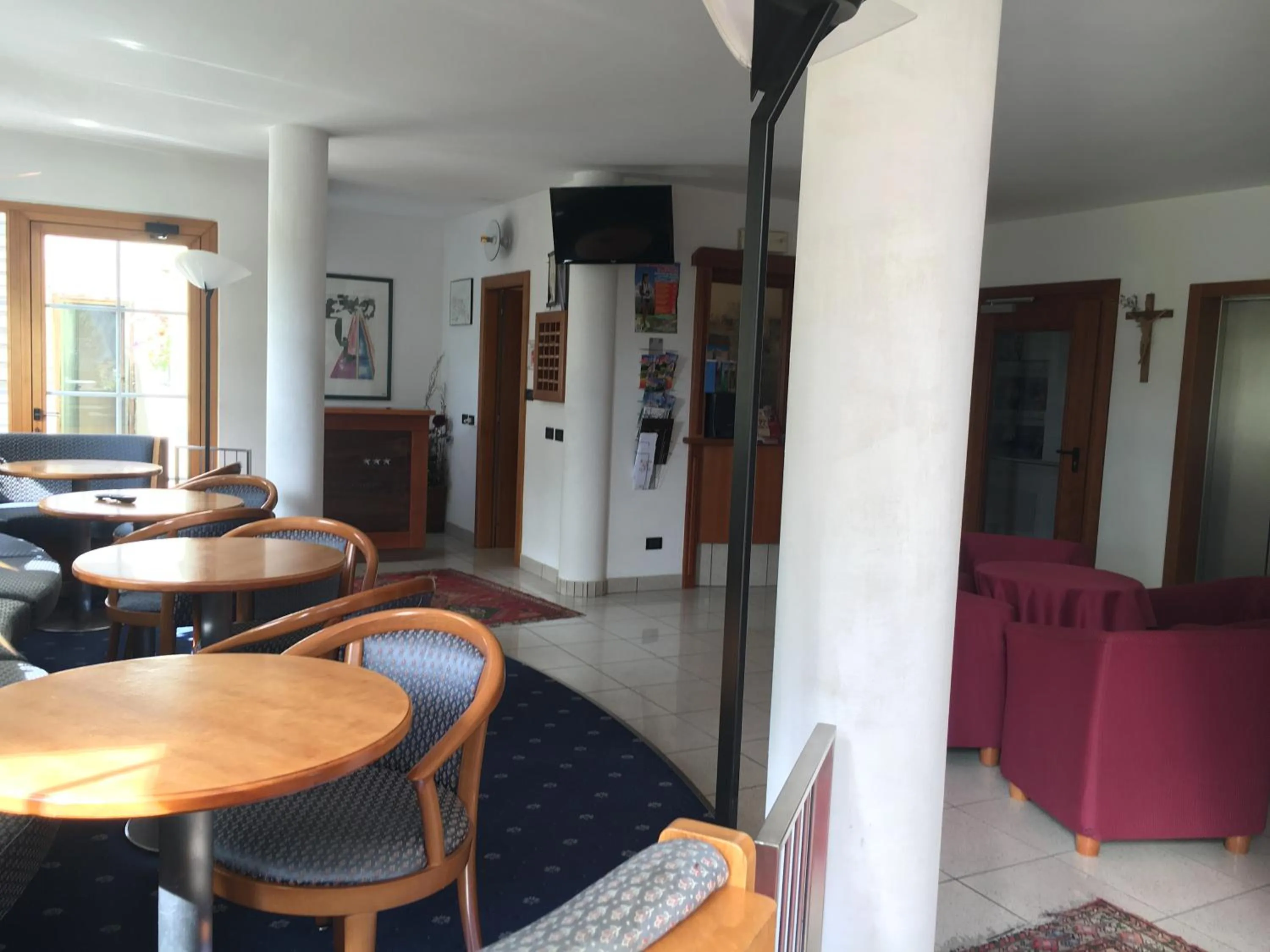 Communal lounge/ TV room in Garni Enrosadira