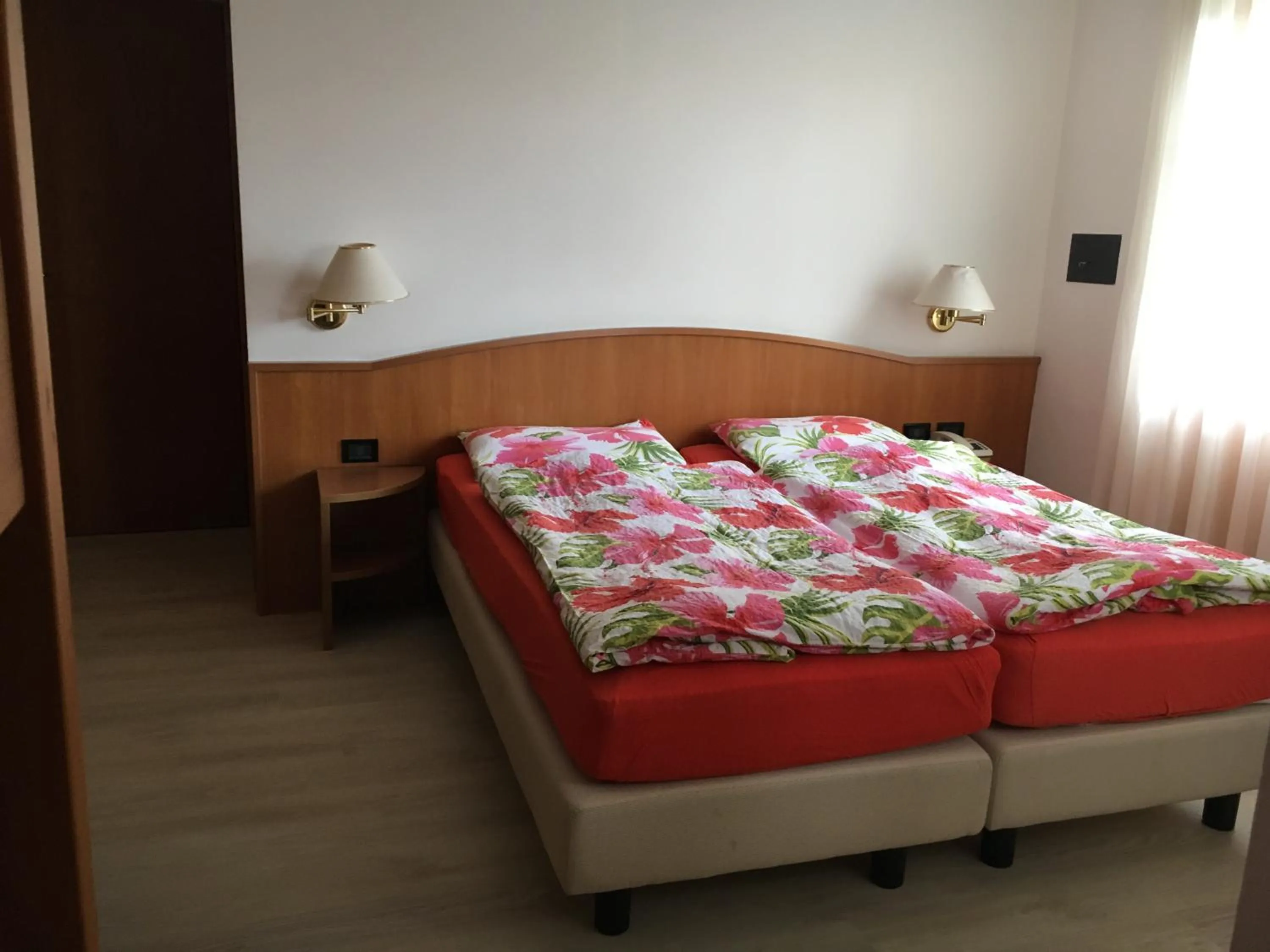 Bedroom, Bed in Garni Enrosadira