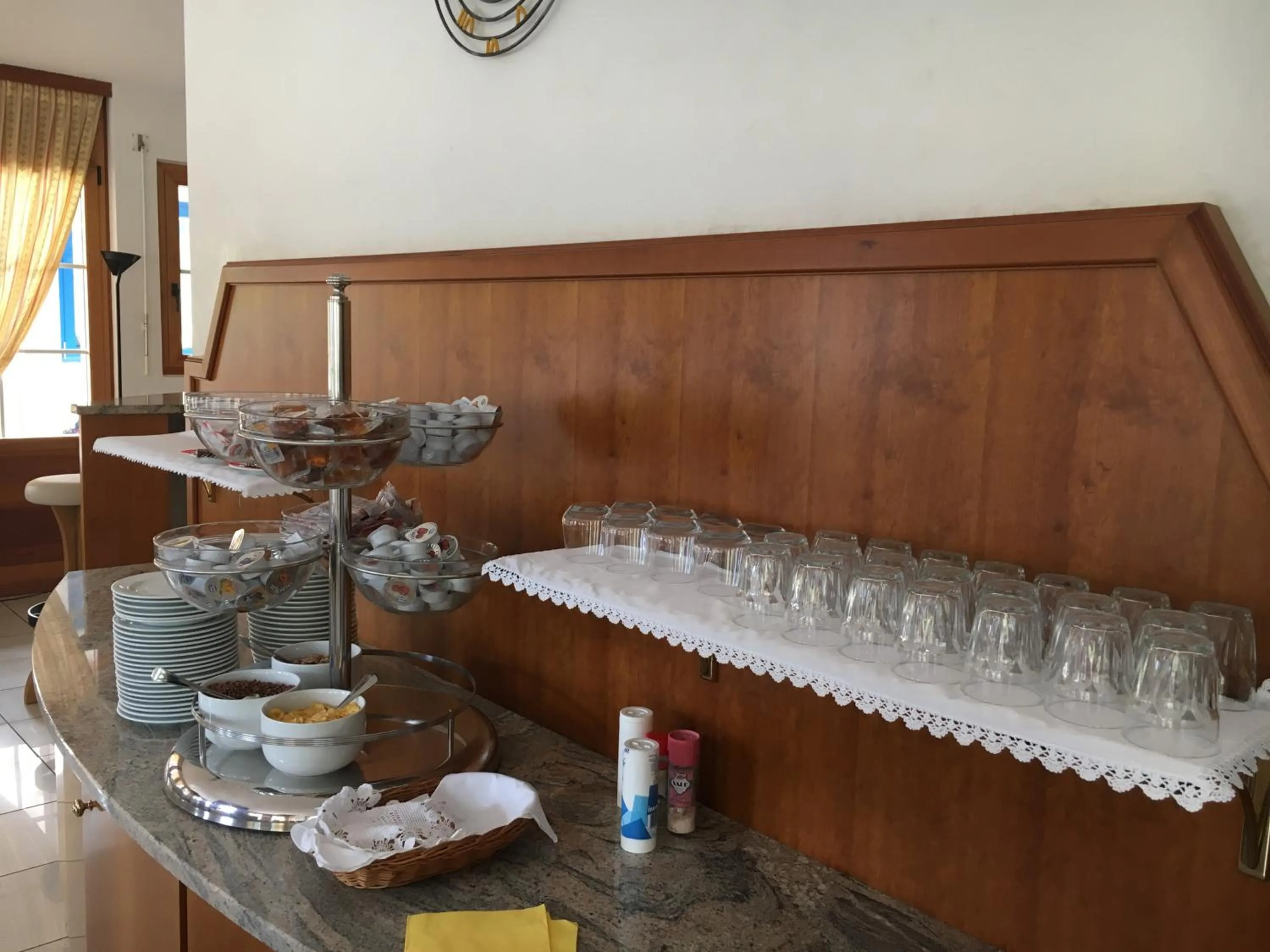 Food and drinks in Garni Enrosadira