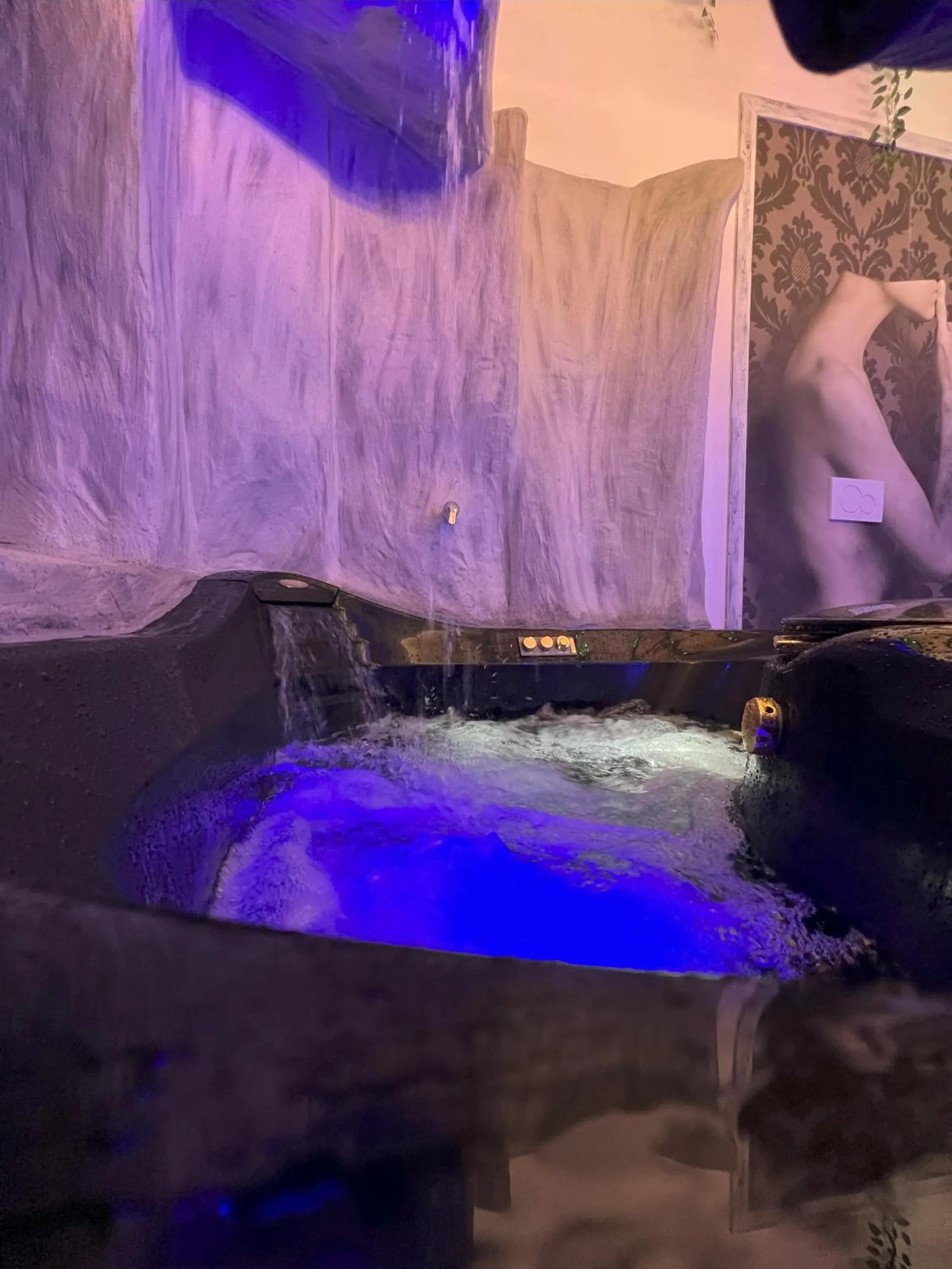 Hot Tub in The Bridge Suites