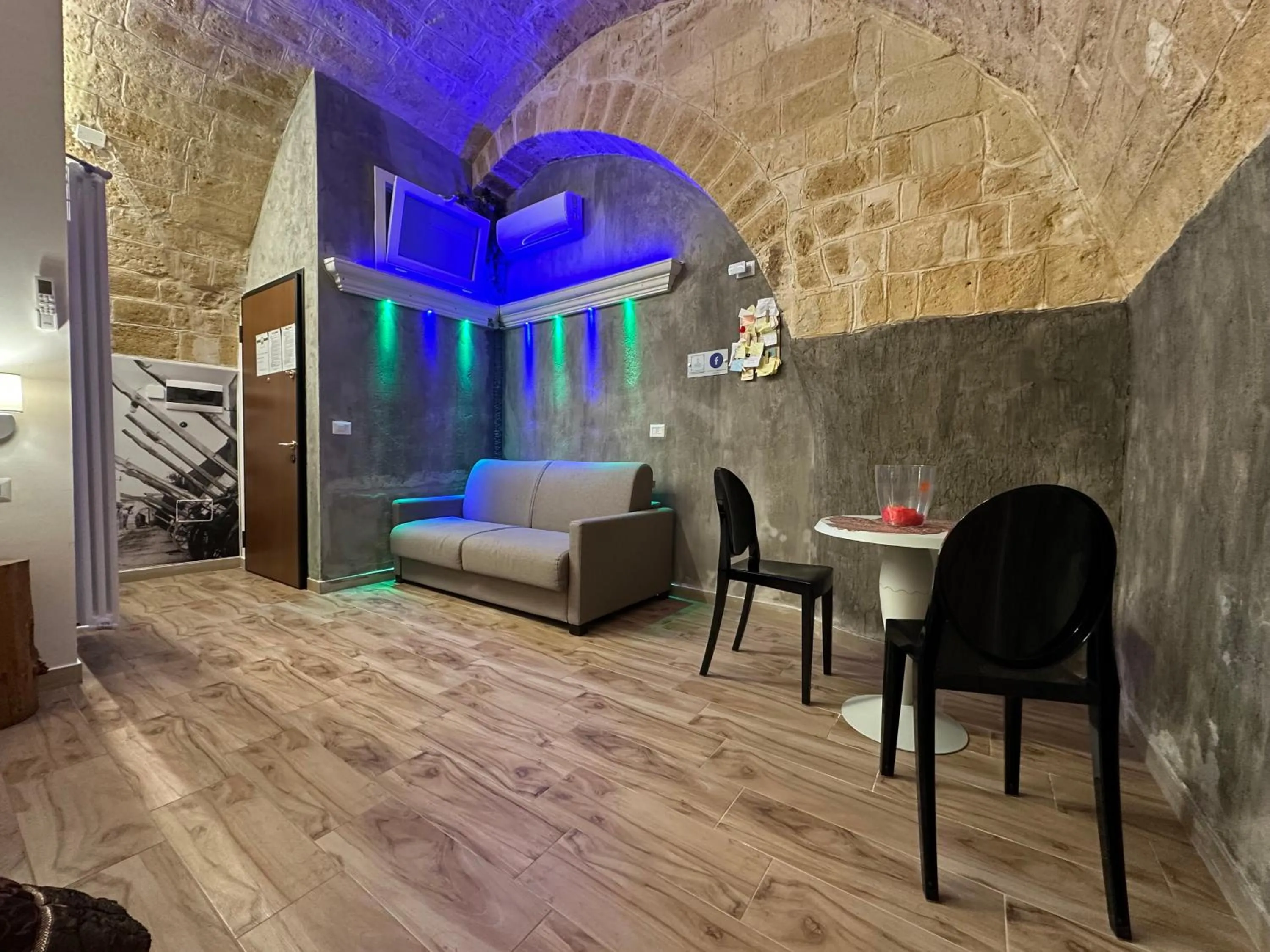 Photo of the whole room in The Bridge Suites