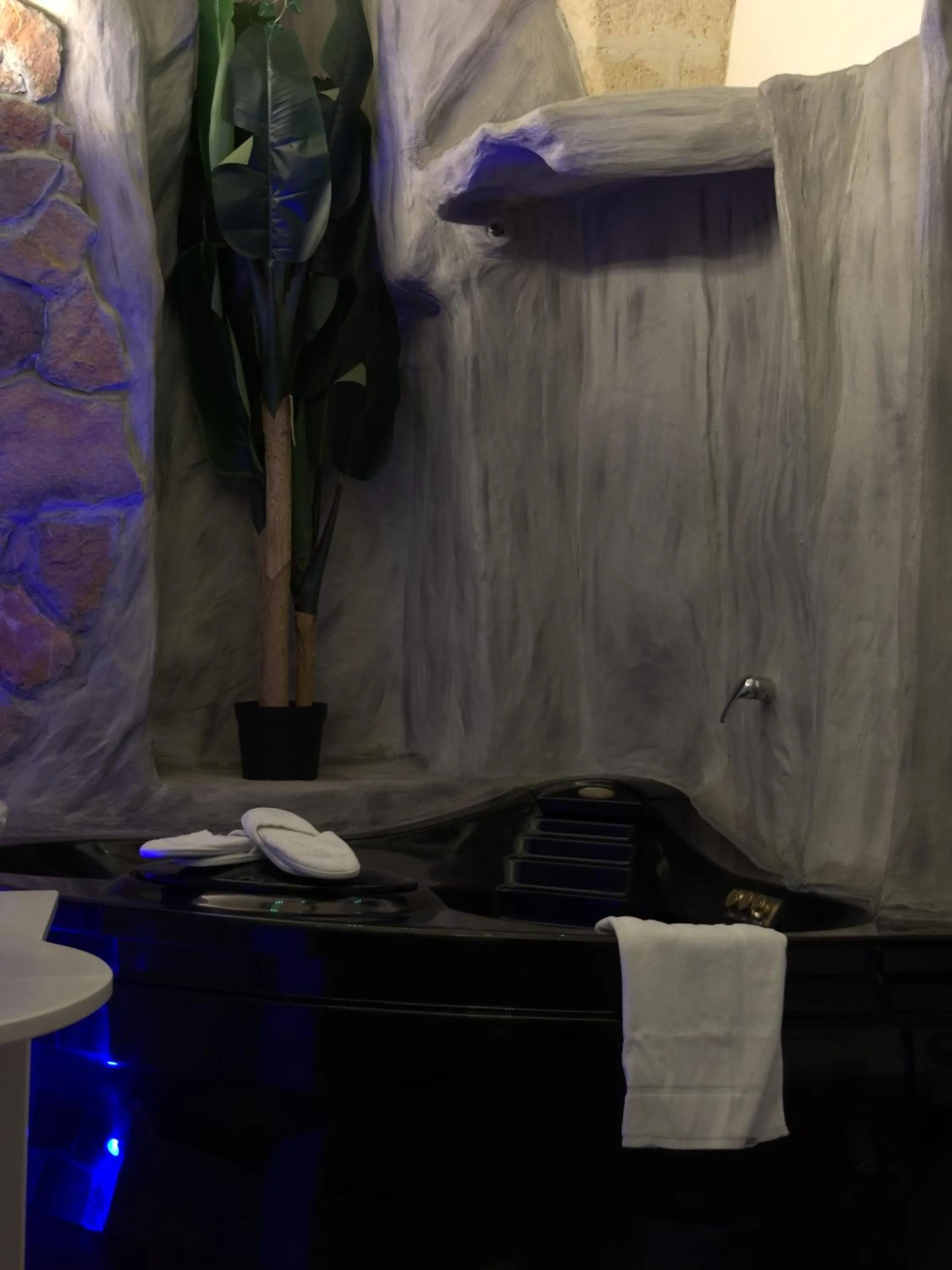 Hot Tub in The Bridge Suites