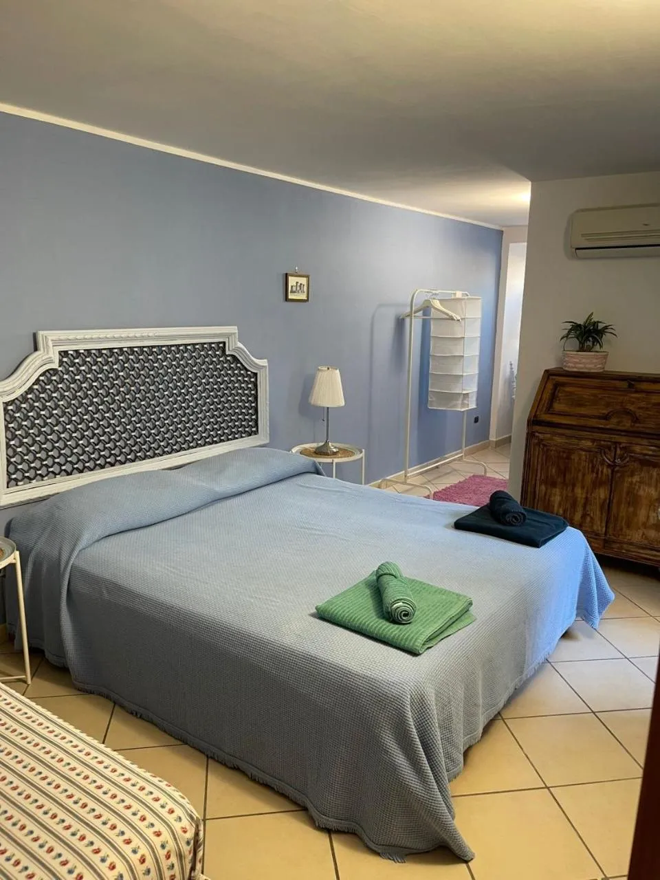 Shower, Bed in Casa Avallone