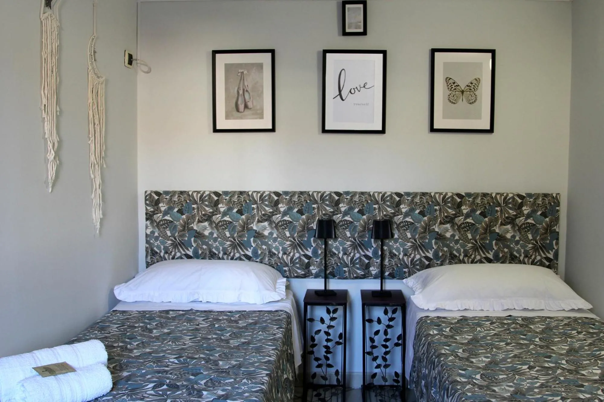 Shower, Bed in Casa Avallone