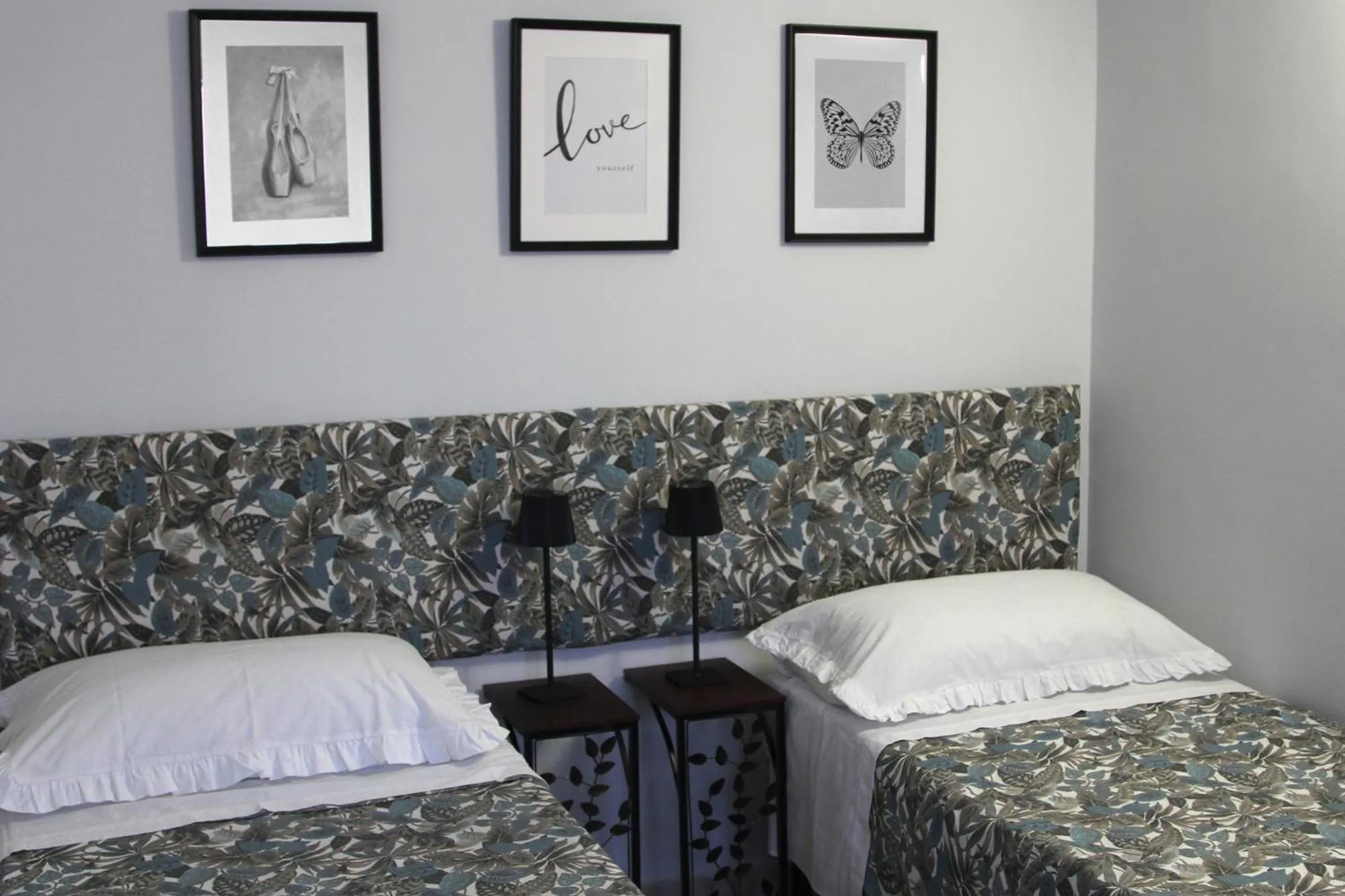 Shower, Bed in Casa Avallone