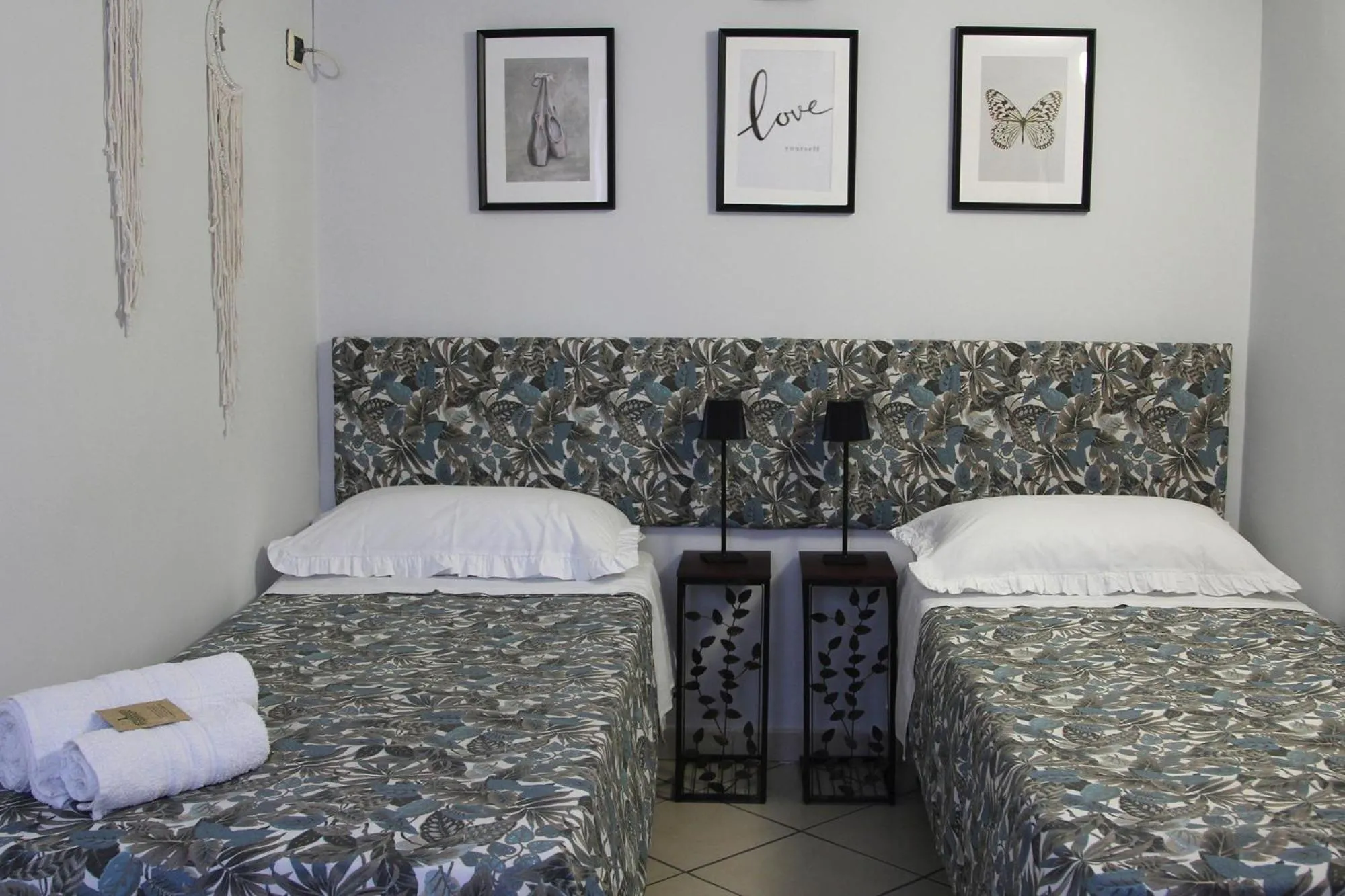 Shower, Bed in Casa Avallone