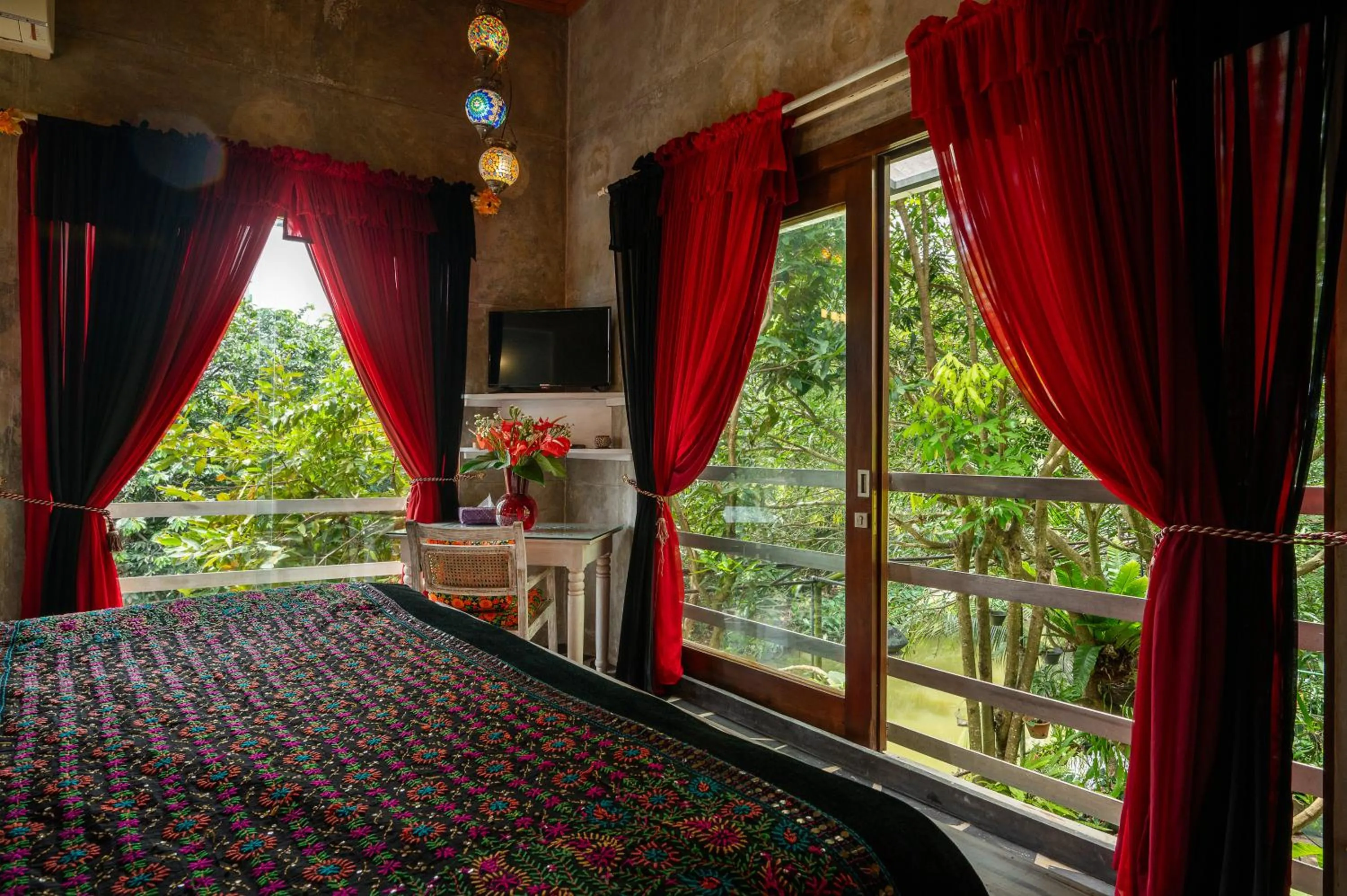 Bed in Aathma Colombo House