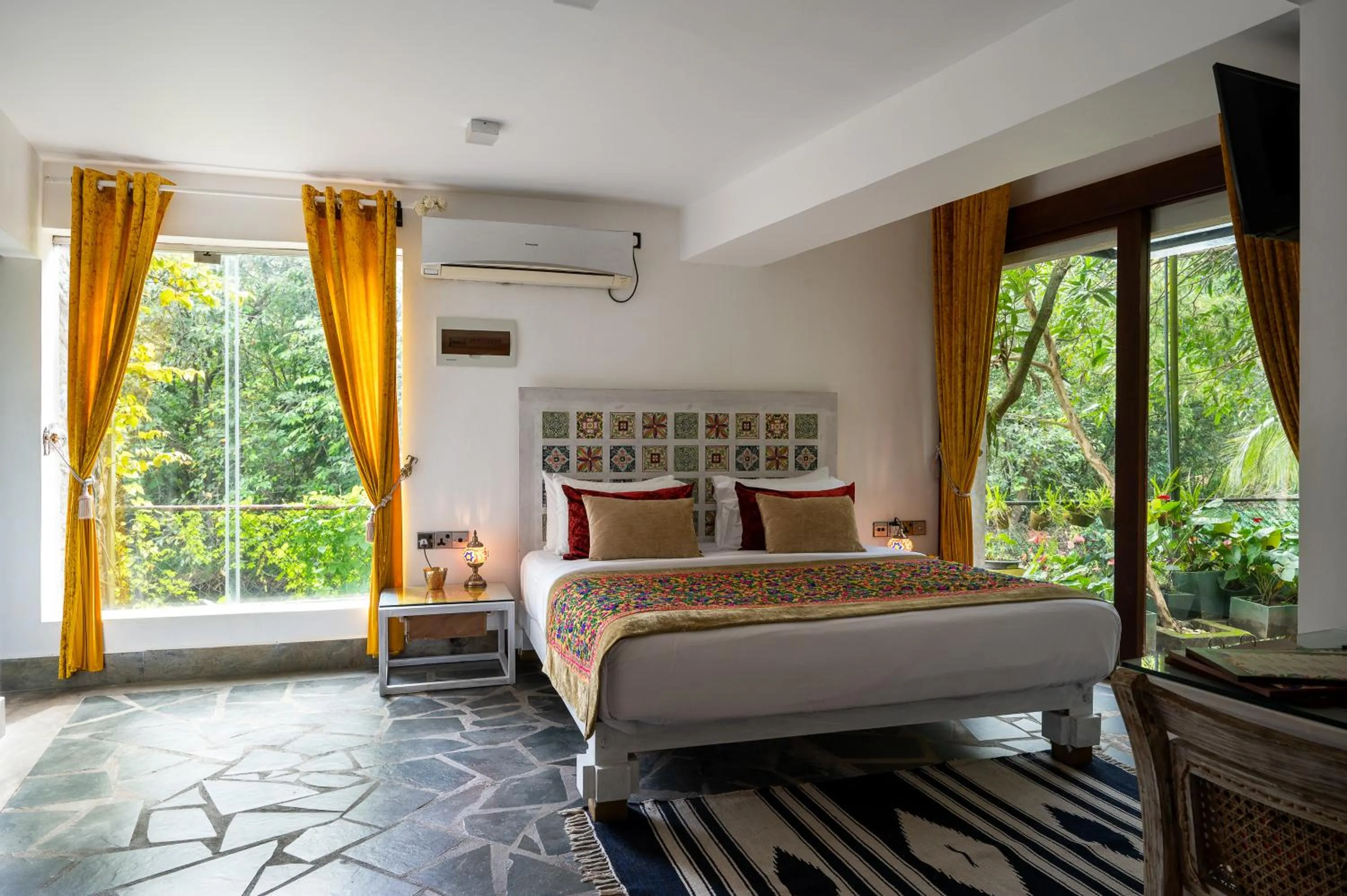 Bed in Aathma Colombo House